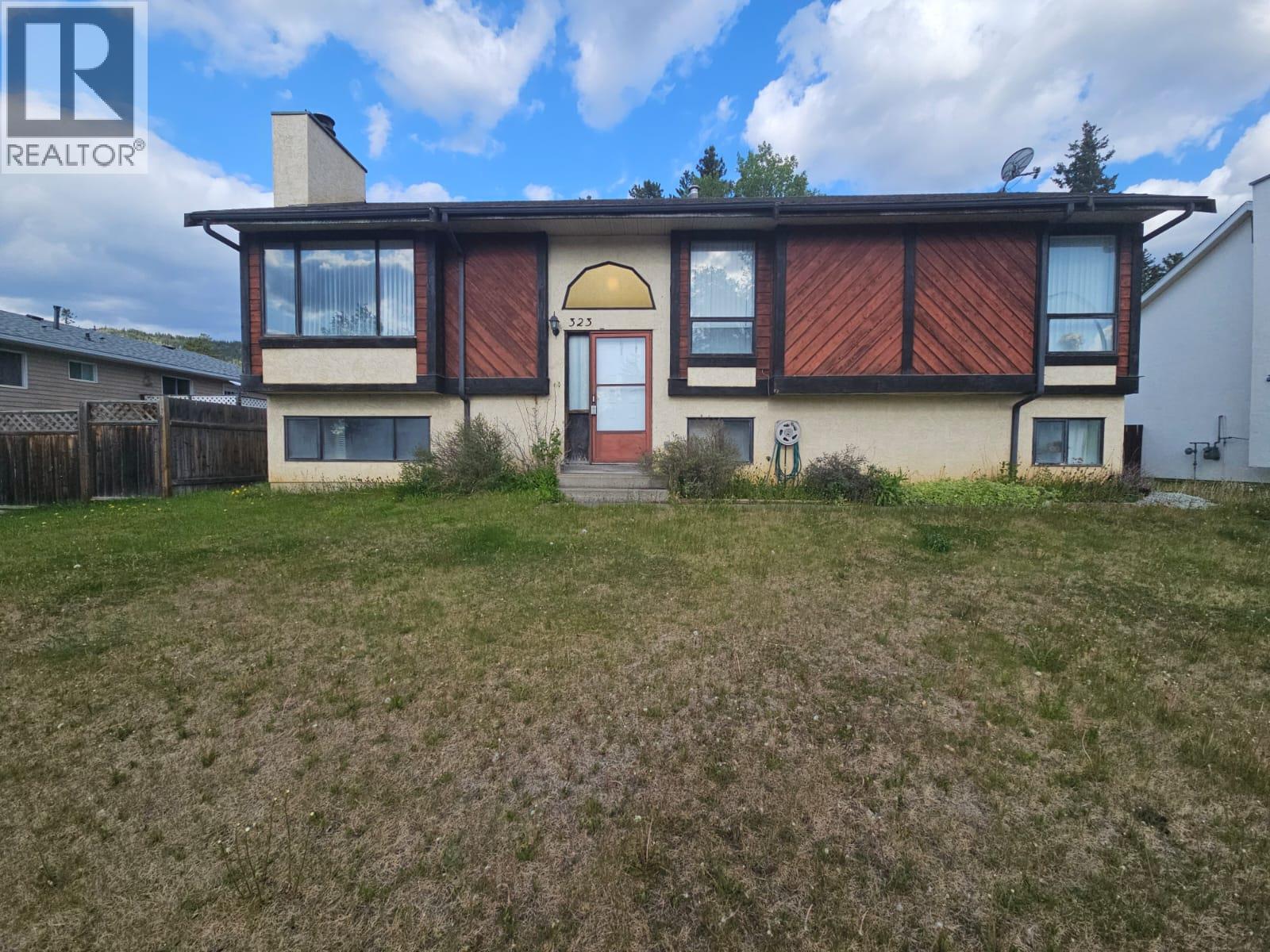 323 Cottonwood Avenue, Tumbler Ridge, British Columbia  V0C 2W0 - Photo 1 - 10377599