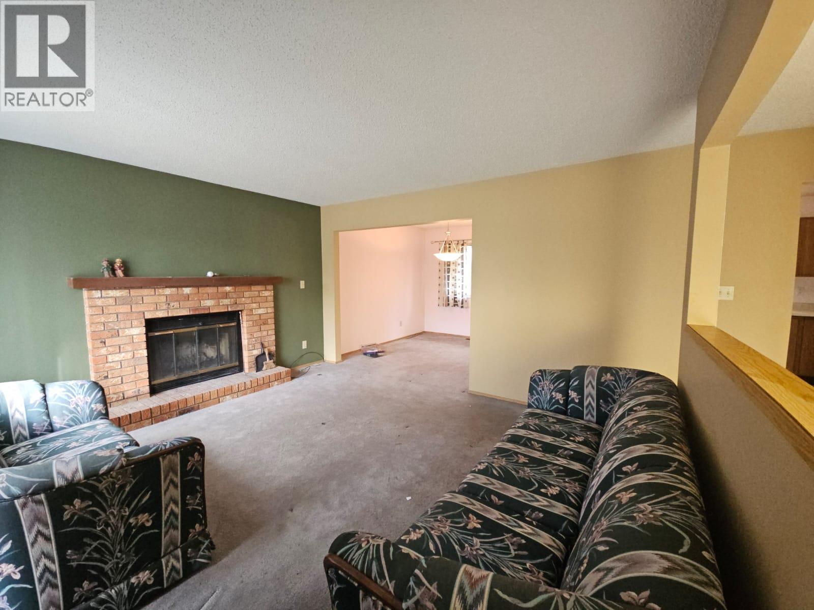 323 Cottonwood Avenue, Tumbler Ridge, British Columbia  V0C 2W0 - Photo 3 - 10377599