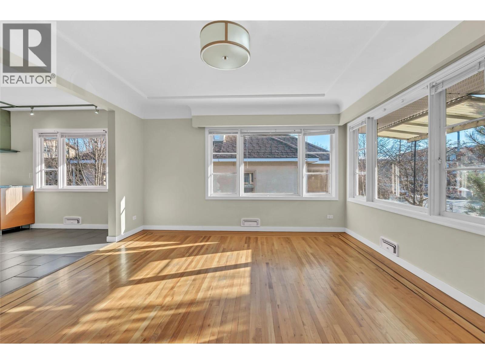 566 Van Horne Street, Penticton, British Columbia  V2A 4K8 - Photo 10 - 10377174