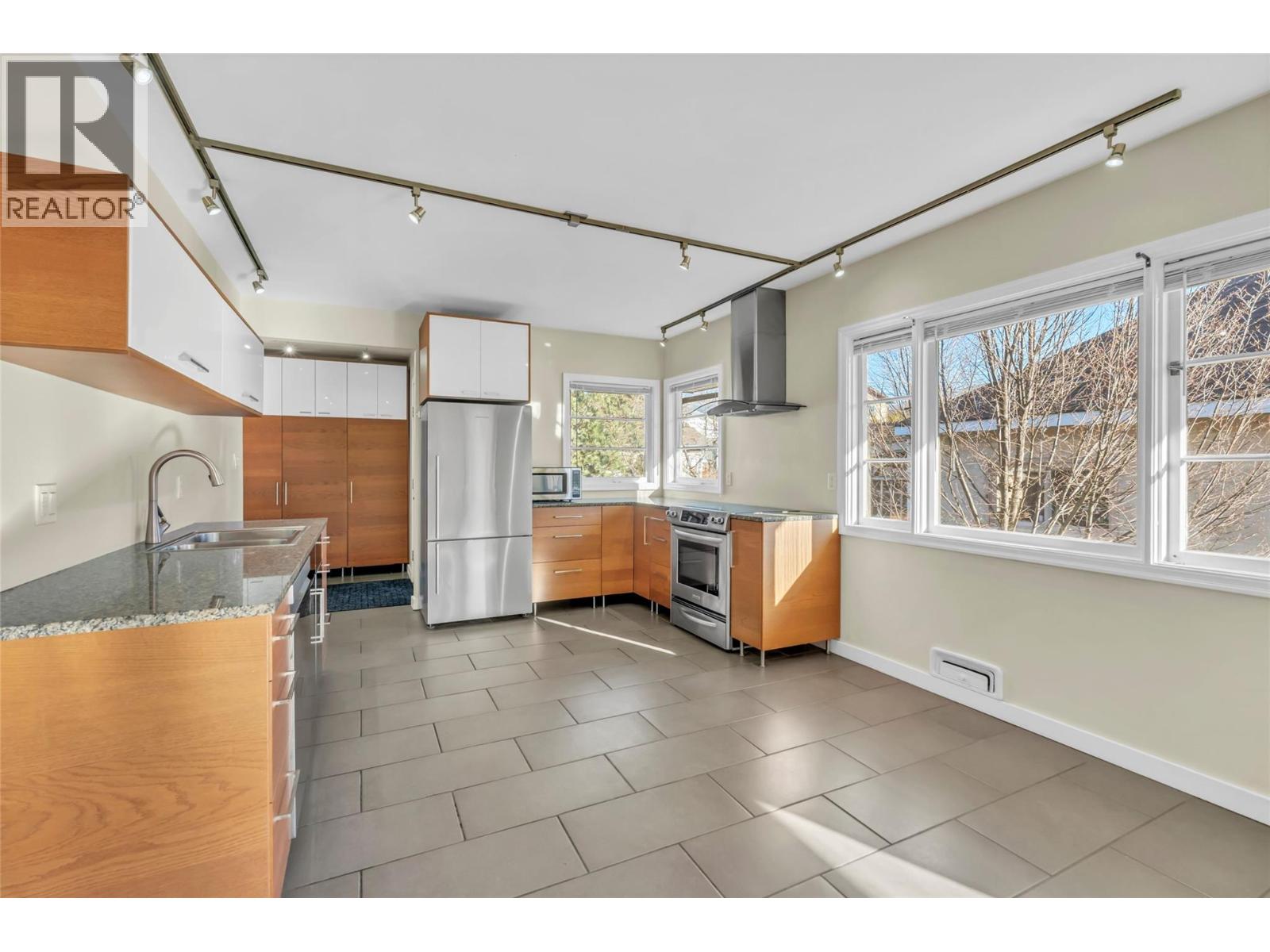 566 Van Horne Street, Penticton, British Columbia  V2A 4K8 - Photo 12 - 10377174