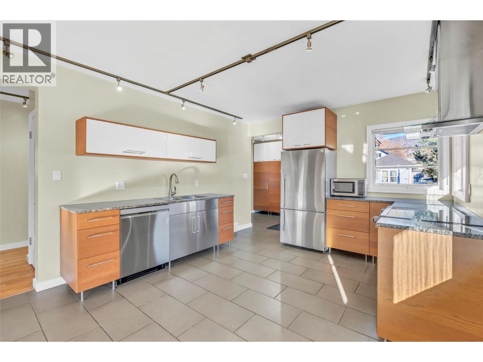 566 Van Horne Street, Penticton, British Columbia  V2A 4K8 - Photo 13 - 10377174