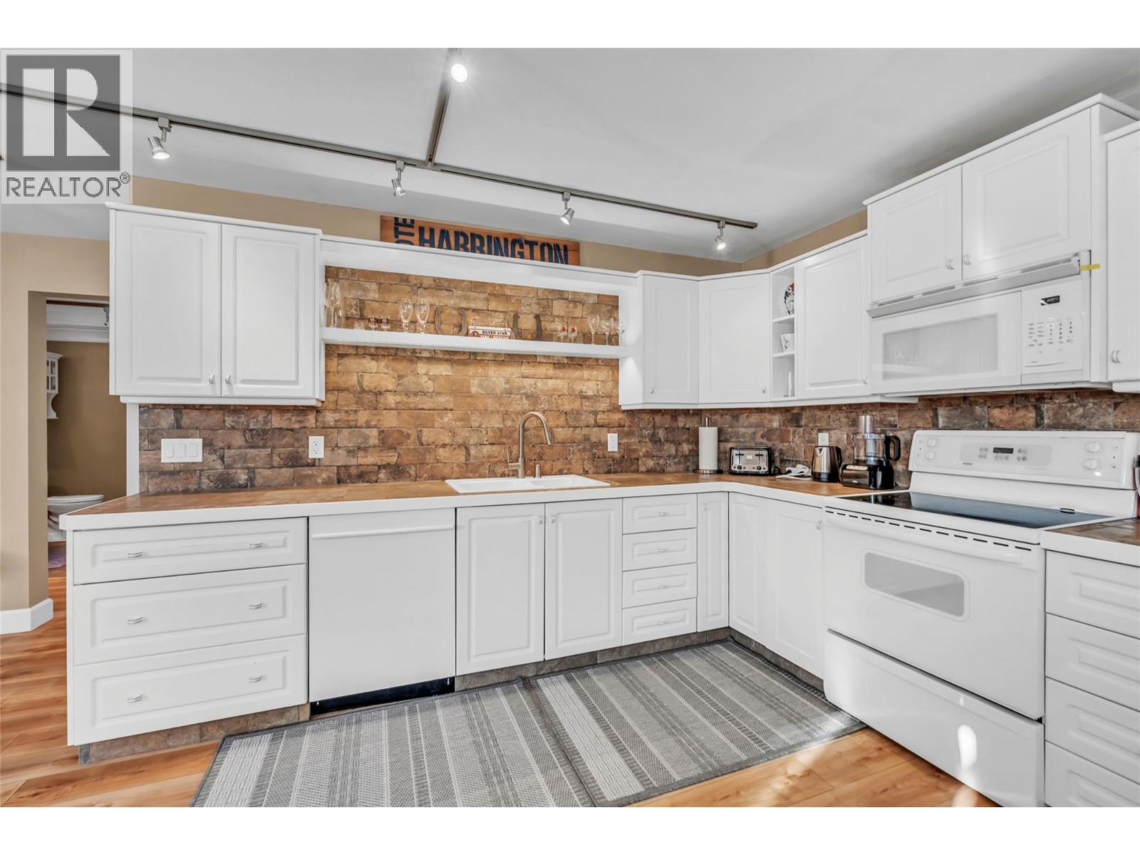 566 Van Horne Street, Penticton, British Columbia  V2A 4K8 - Photo 31 - 10377174