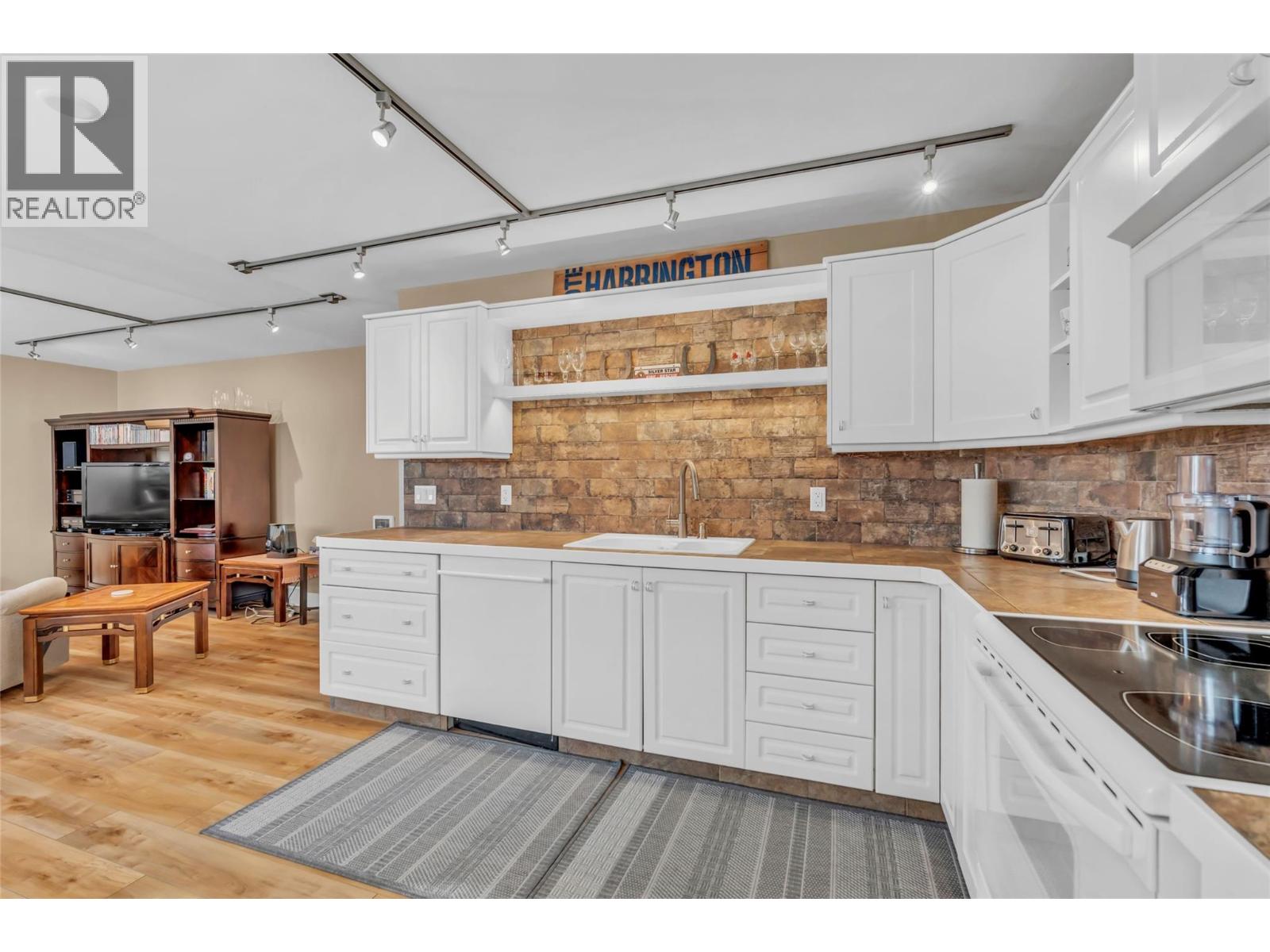 566 Van Horne Street, Penticton, British Columbia  V2A 4K8 - Photo 32 - 10377174