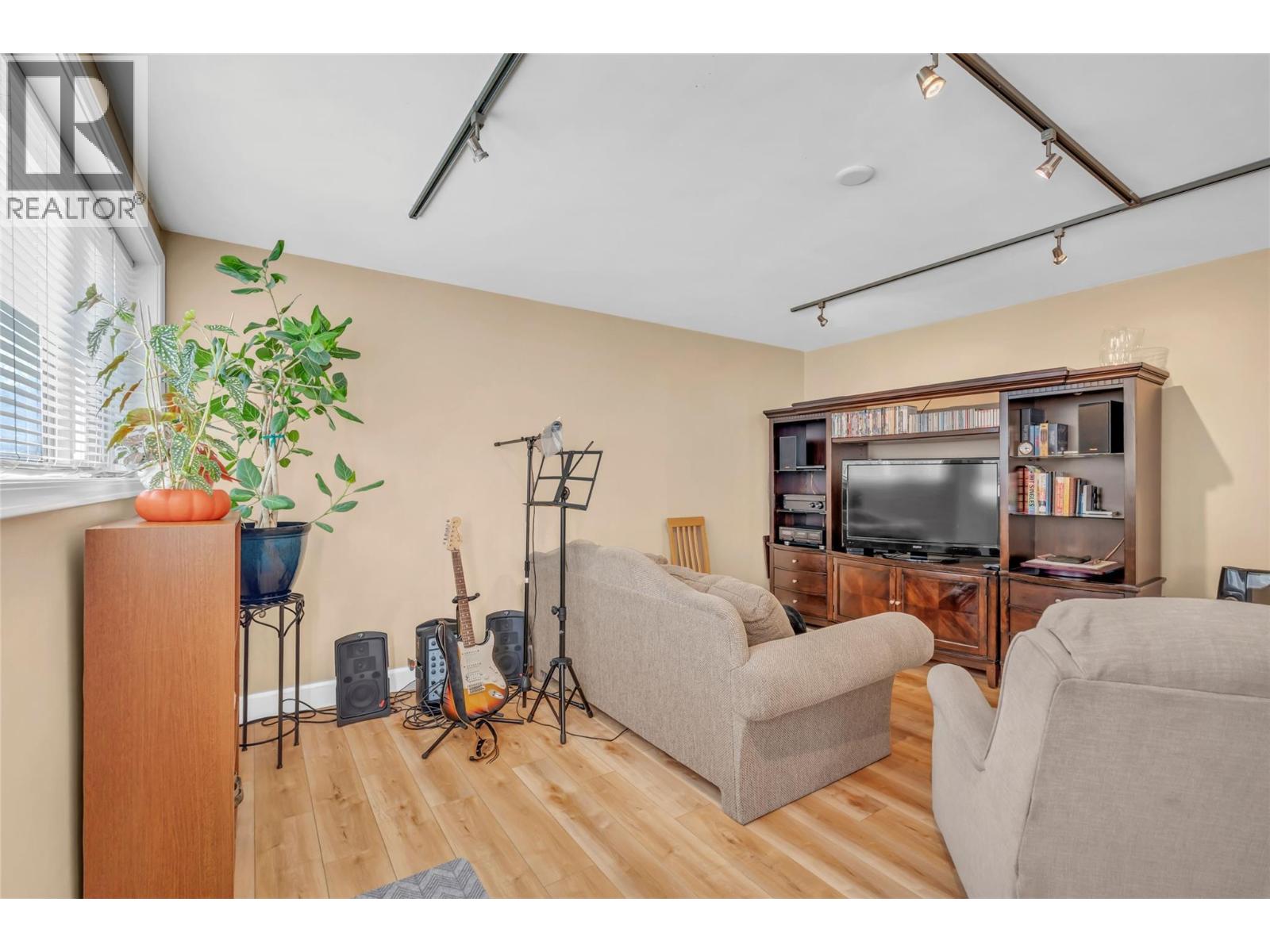 566 Van Horne Street, Penticton, British Columbia  V2A 4K8 - Photo 35 - 10377174