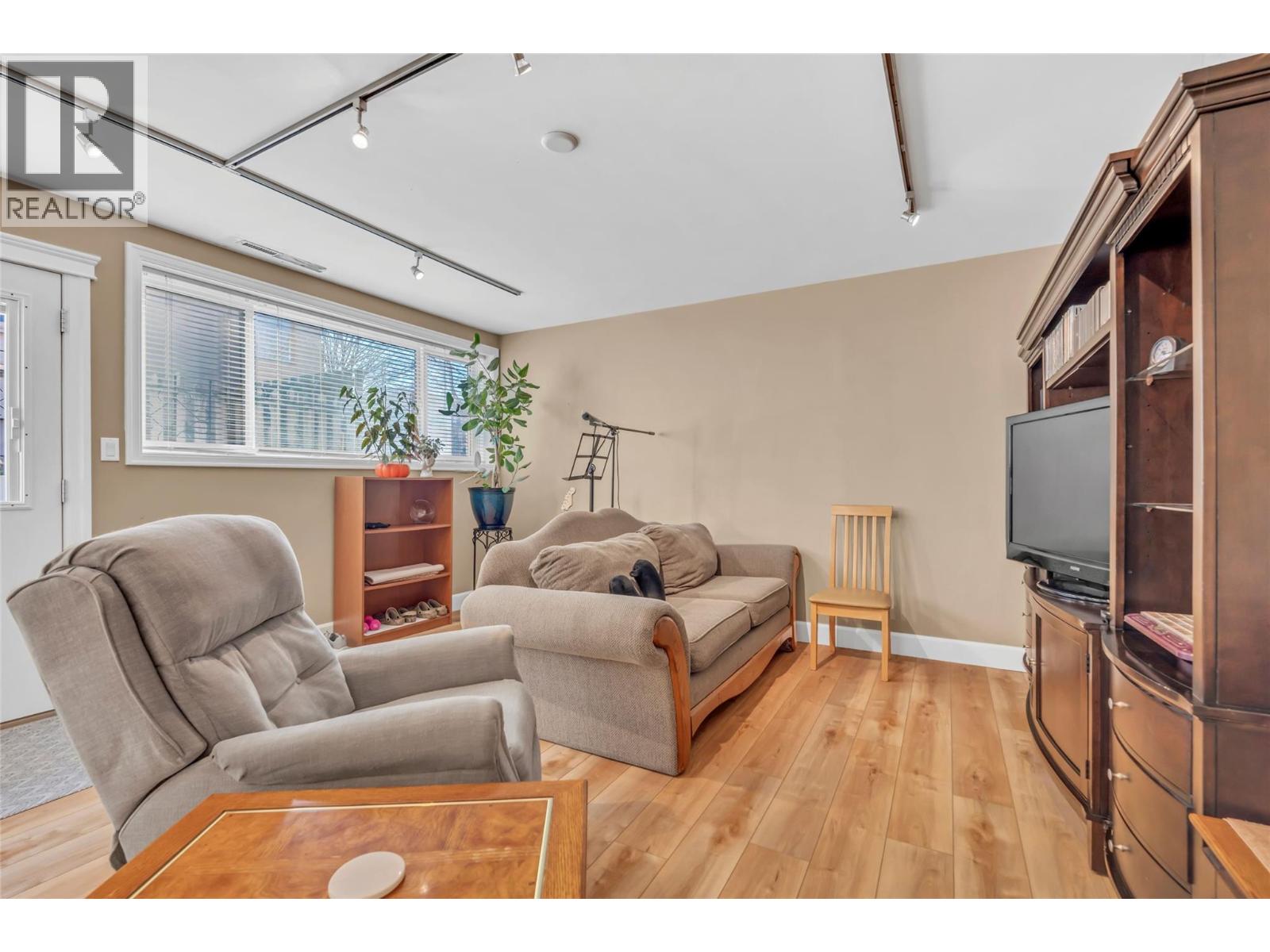 566 Van Horne Street, Penticton, British Columbia  V2A 4K8 - Photo 36 - 10377174