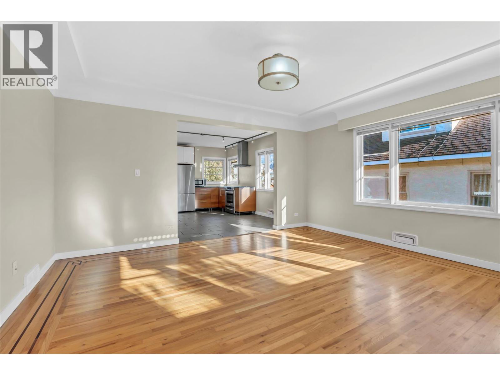 566 Van Horne Street, Penticton, British Columbia  V2A 4K8 - Photo 6 - 10377174