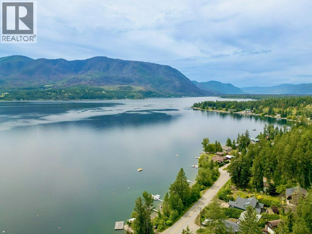 2989 Squilax-Anglemont Road, Lee Creek, British Columbia  V0E 1M4 - Photo 11 - 10375503