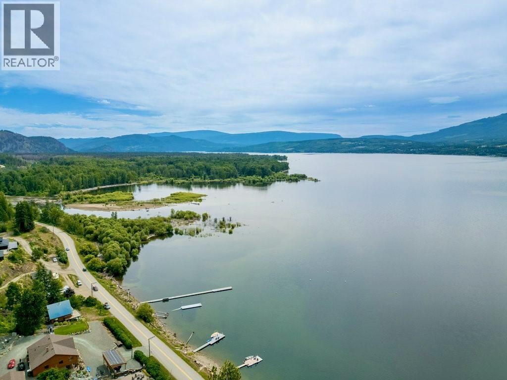 2989 Squilax-Anglemont Road, Lee Creek, British Columbia  V0E 1M4 - Photo 12 - 10375503