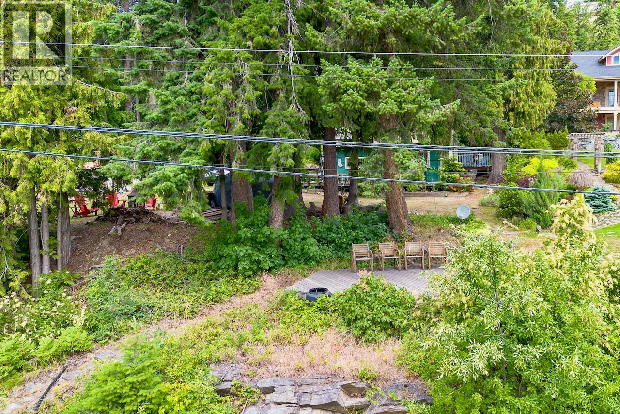 2989 Squilax-Anglemont Road, Lee Creek, British Columbia  V0E 1M4 - Photo 15 - 10375503