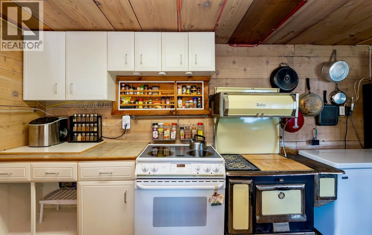 2989 Squilax-Anglemont Road, Lee Creek, British Columbia  V0E 1M4 - Photo 21 - 10375503