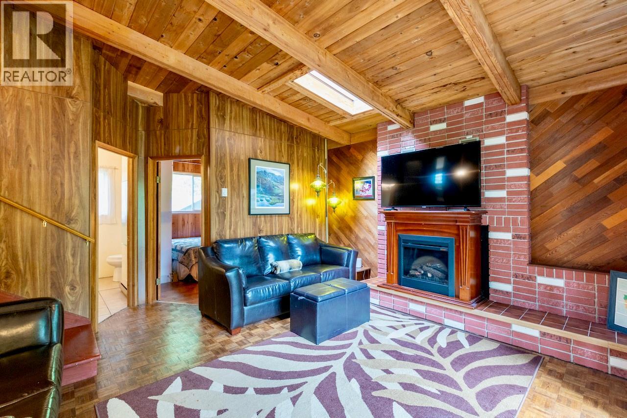 2989 Squilax-Anglemont Road, Lee Creek, British Columbia  V0E 1M4 - Photo 27 - 10375503