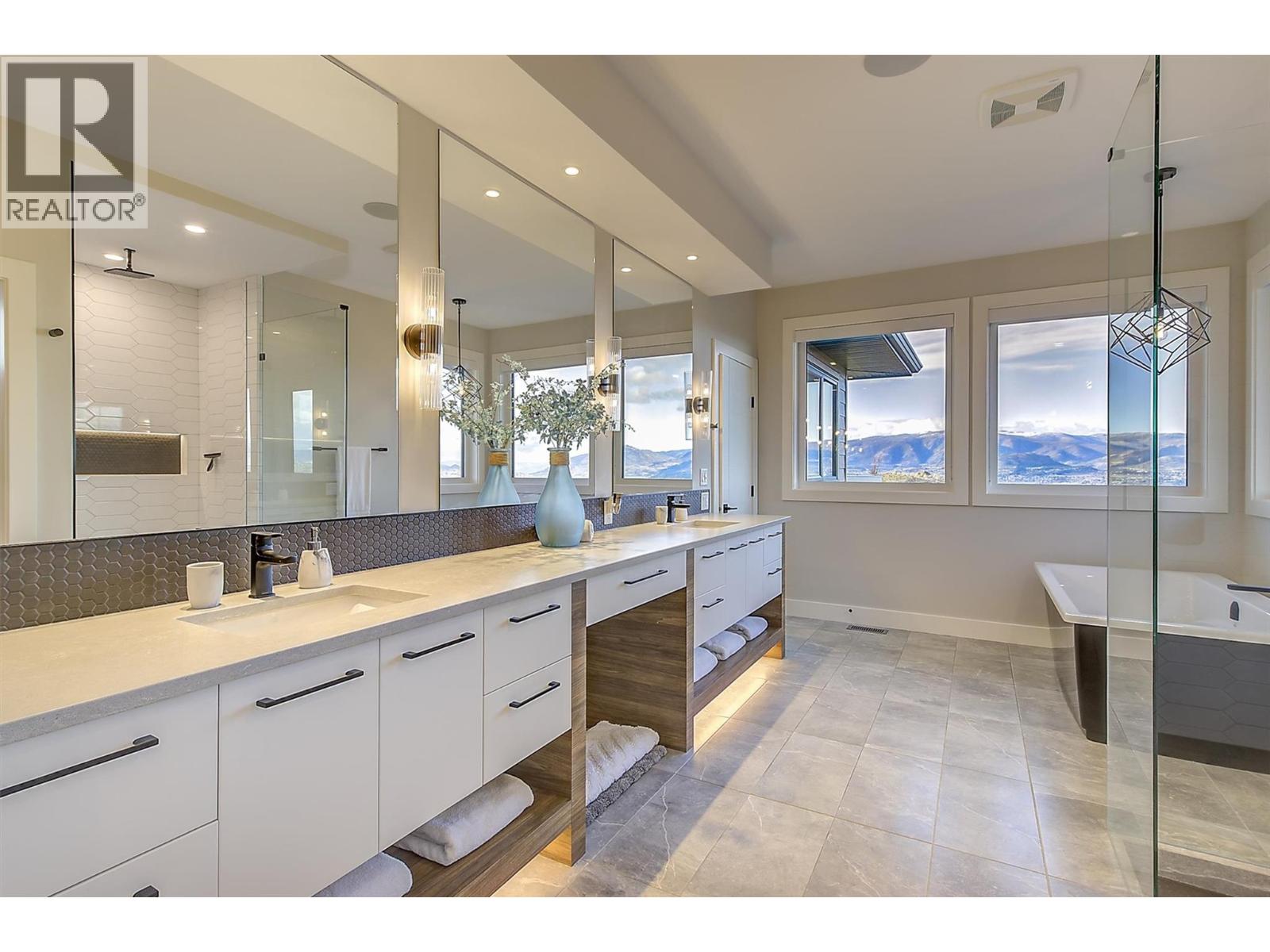 5442 Upper Mission Drive, Kelowna, British Columbia  V1W 0B1 - Photo 61 - 10376616