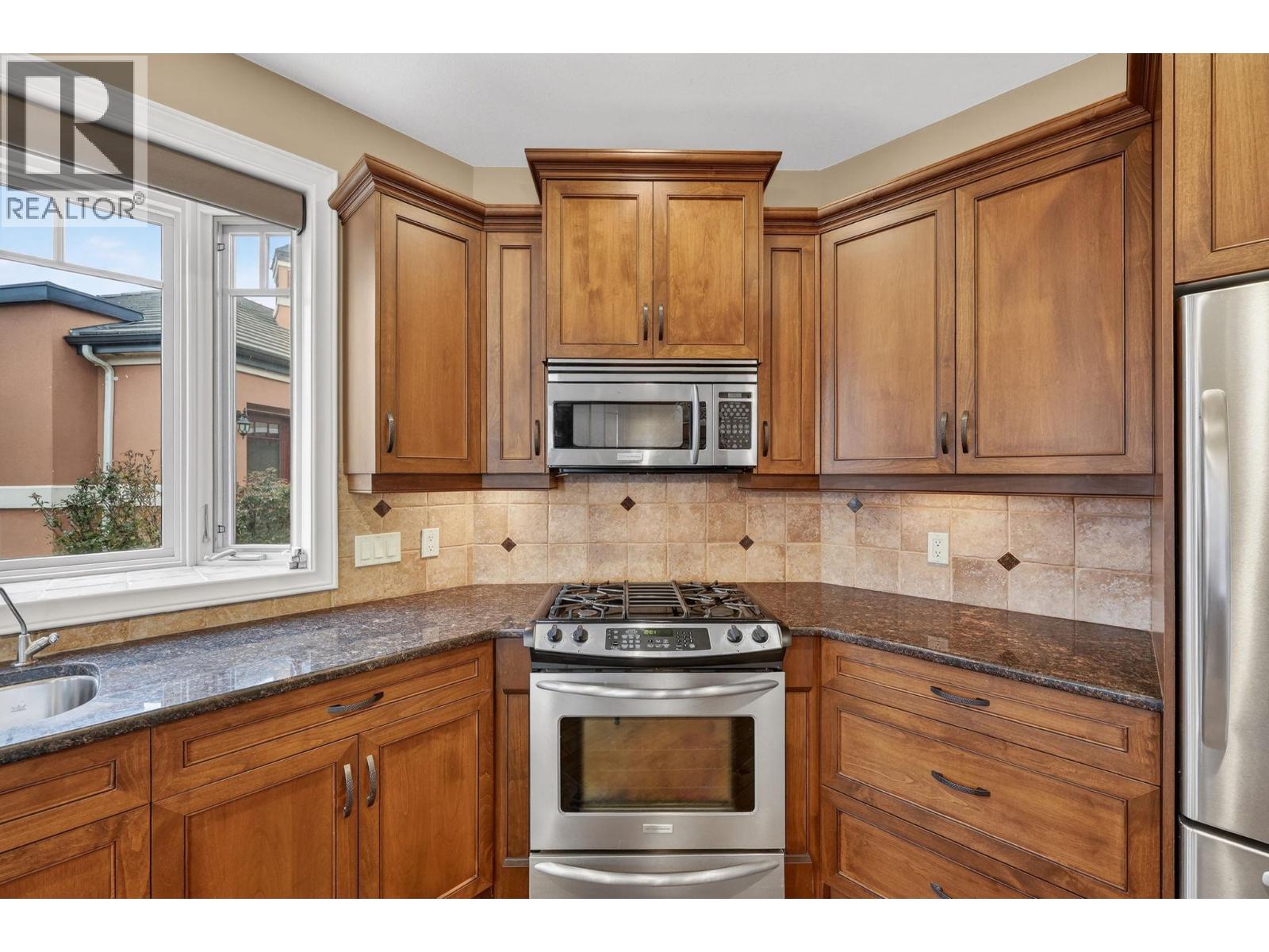 1910 Capistrano Drive Unit# 111, Kelowna, British Columbia  V1V 2S5 - Photo 12 - 10376204