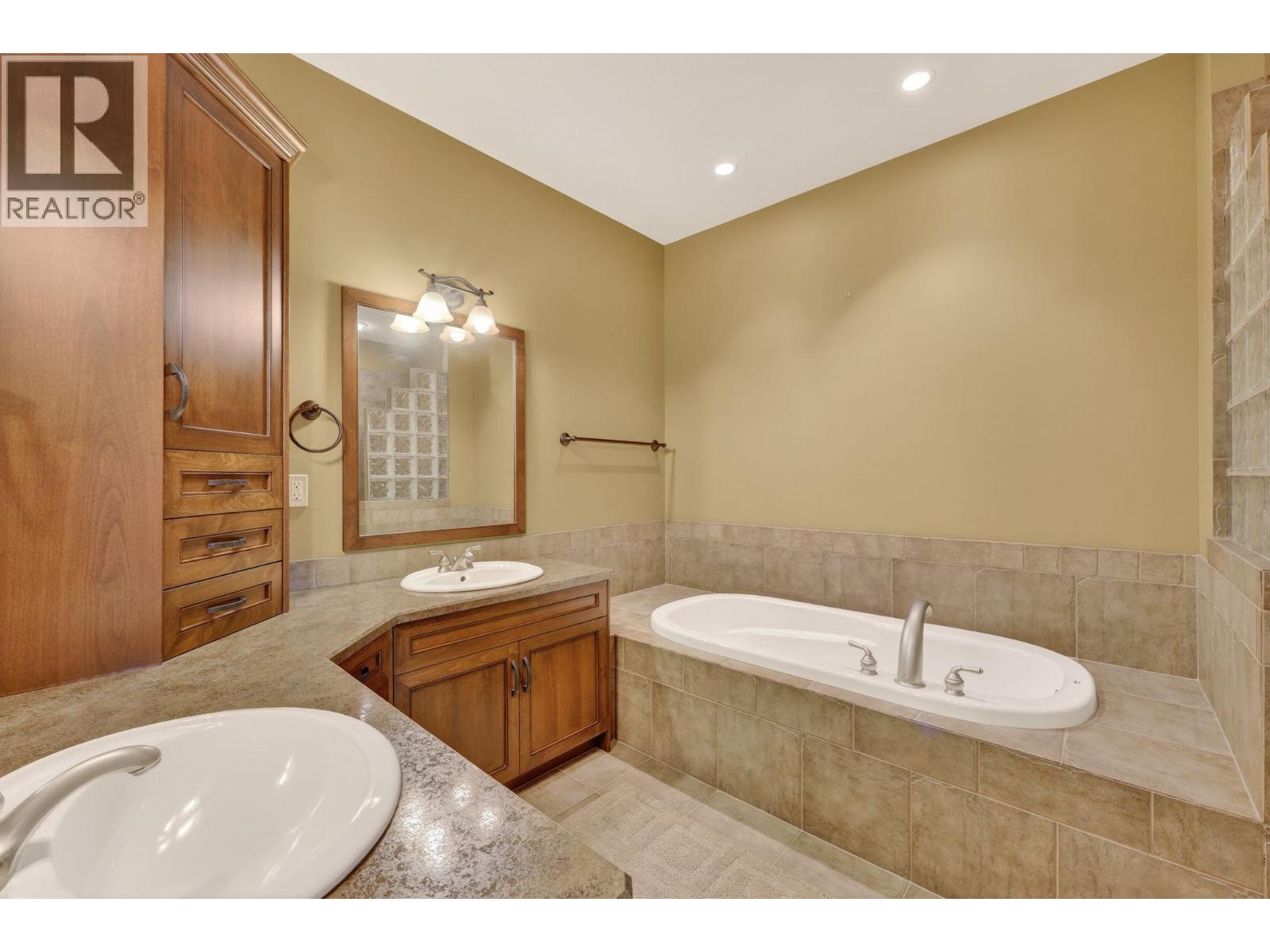 1910 Capistrano Drive Unit# 111, Kelowna, British Columbia  V1V 2S5 - Photo 29 - 10376204