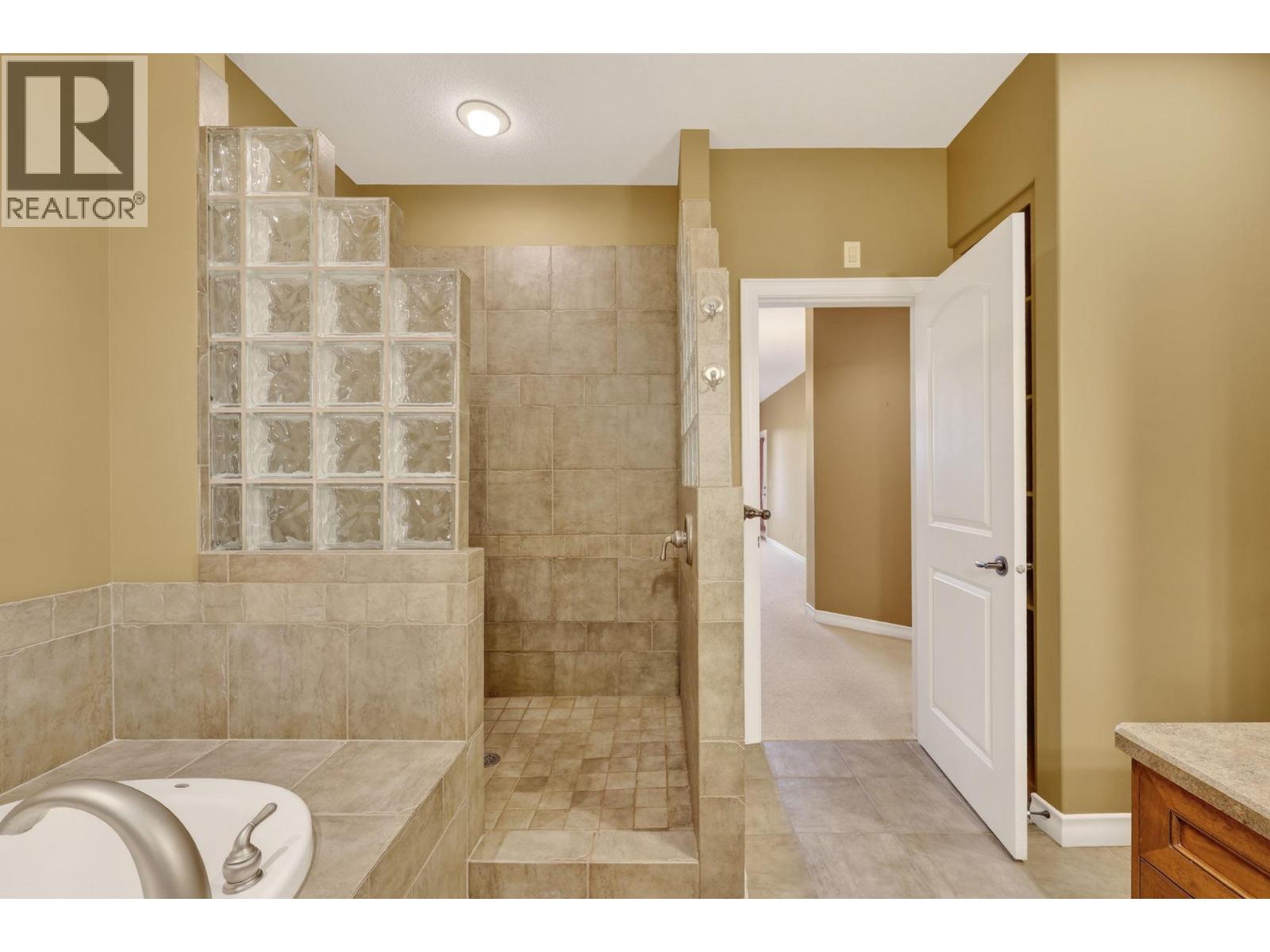 1910 Capistrano Drive Unit# 111, Kelowna, British Columbia  V1V 2S5 - Photo 30 - 10376204