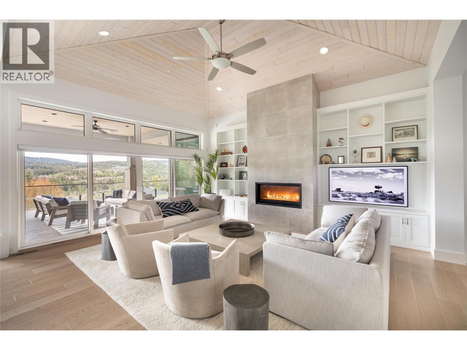 689 Birdie Lake Place, Vernon, British Columbia  V1H 2L3 - Photo 4 - 10377491