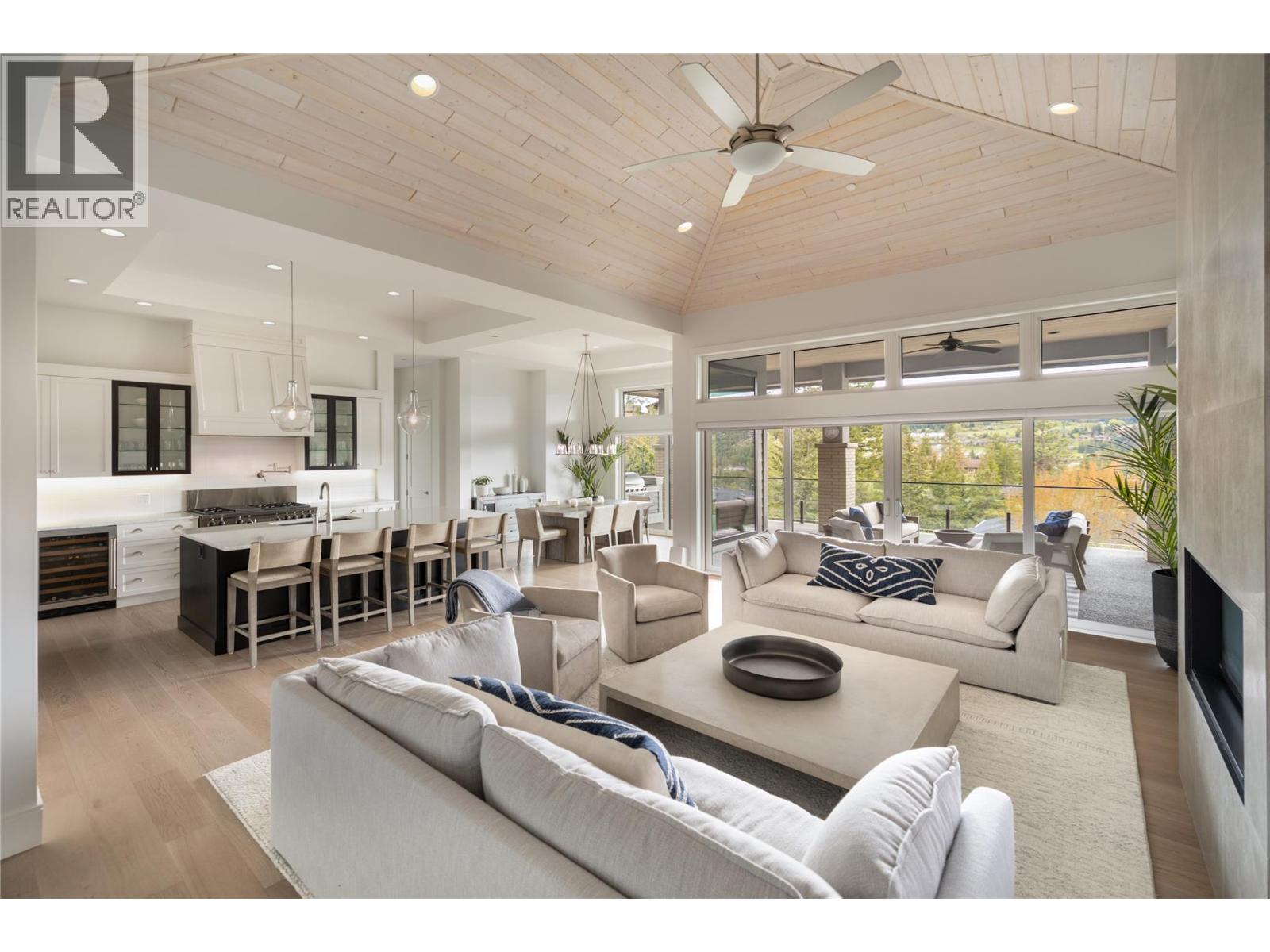 689 Birdie Lake Place, Vernon, British Columbia  V1H 2L3 - Photo 5 - 10377491