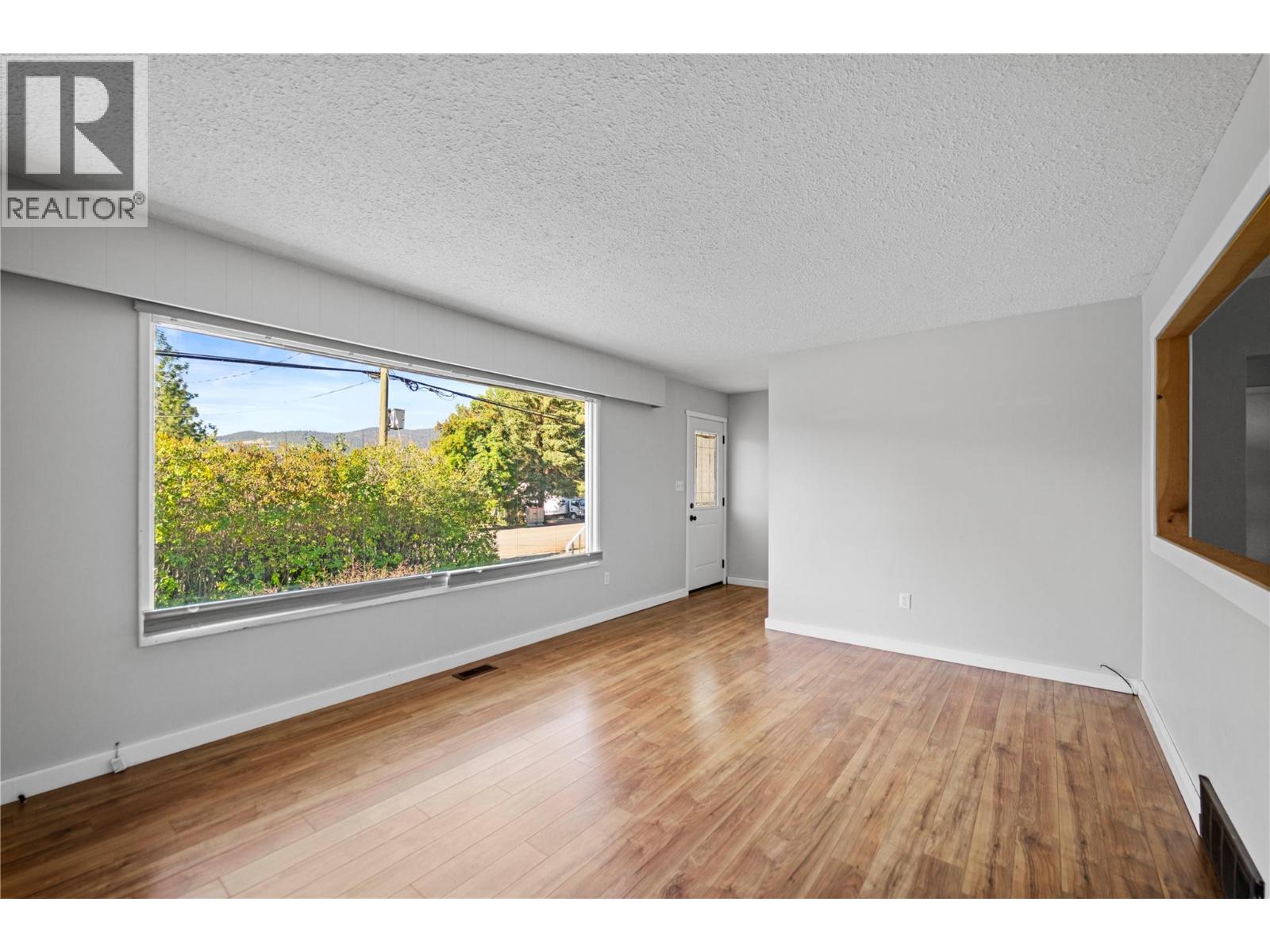 2037 Parker Drive, Merritt, British Columbia  V1K 1J2 - Photo 4 - 10377615