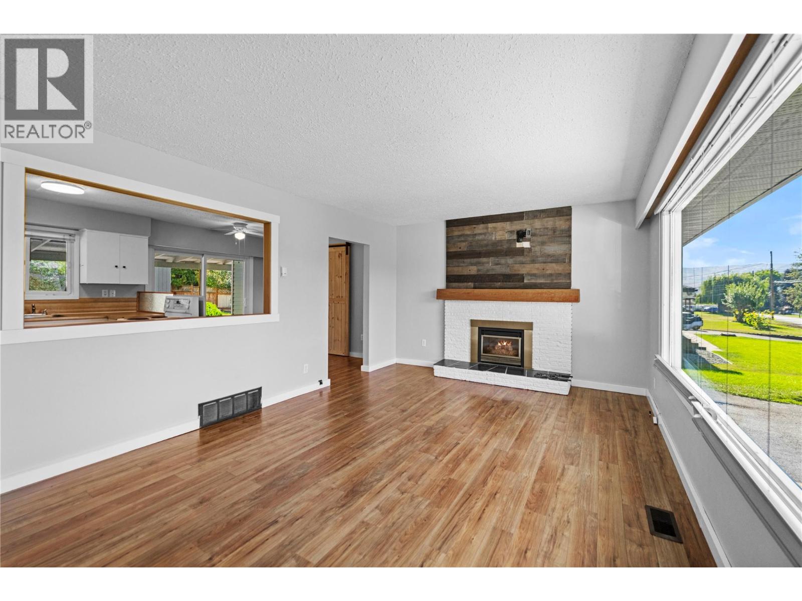 2037 Parker Drive, Merritt, British Columbia  V1K 1J2 - Photo 5 - 10377615