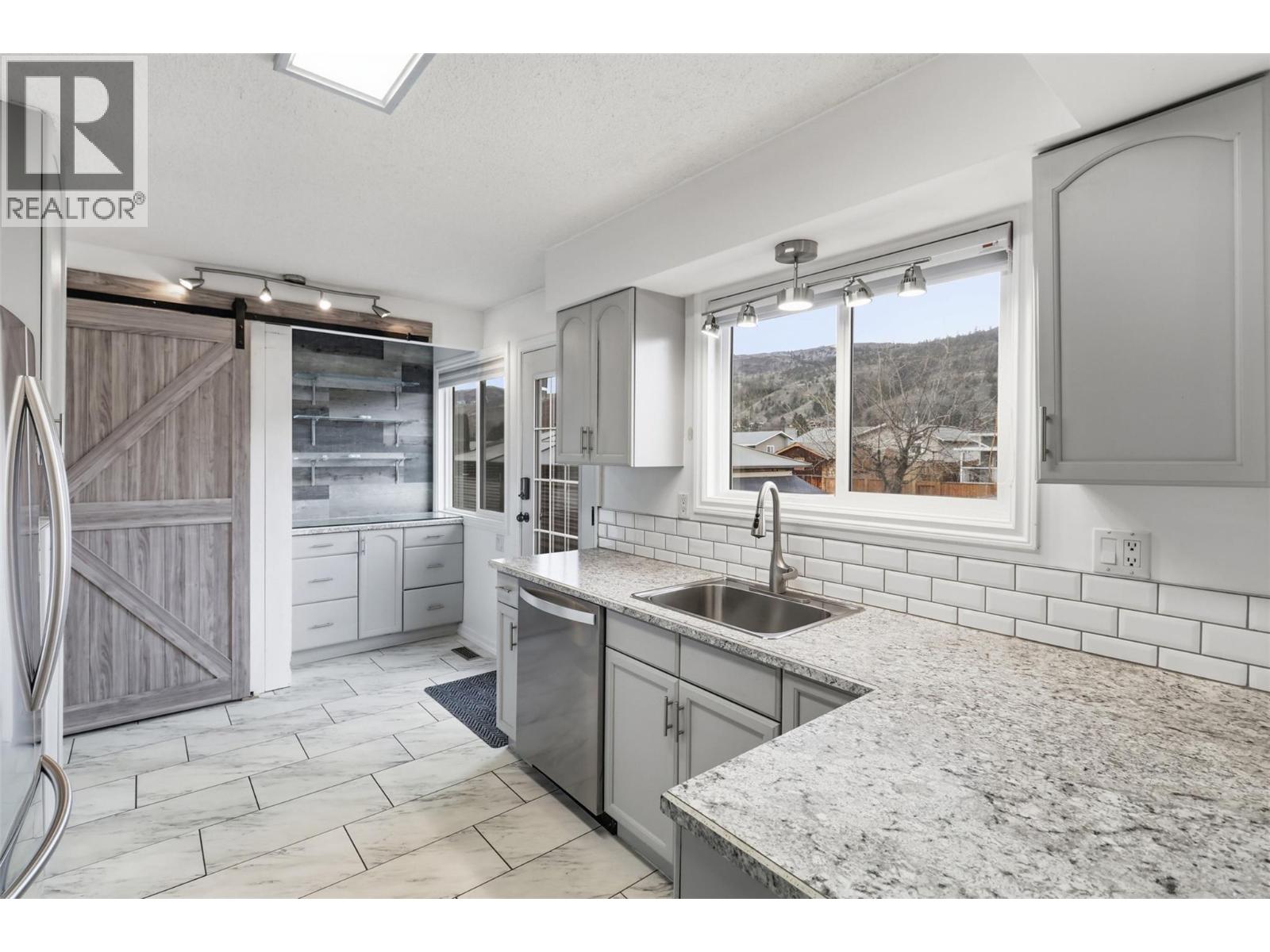 2548 Sandalwood Drive, Kamloops, British Columbia  V2B 6V4 - Photo 14 - 10377607