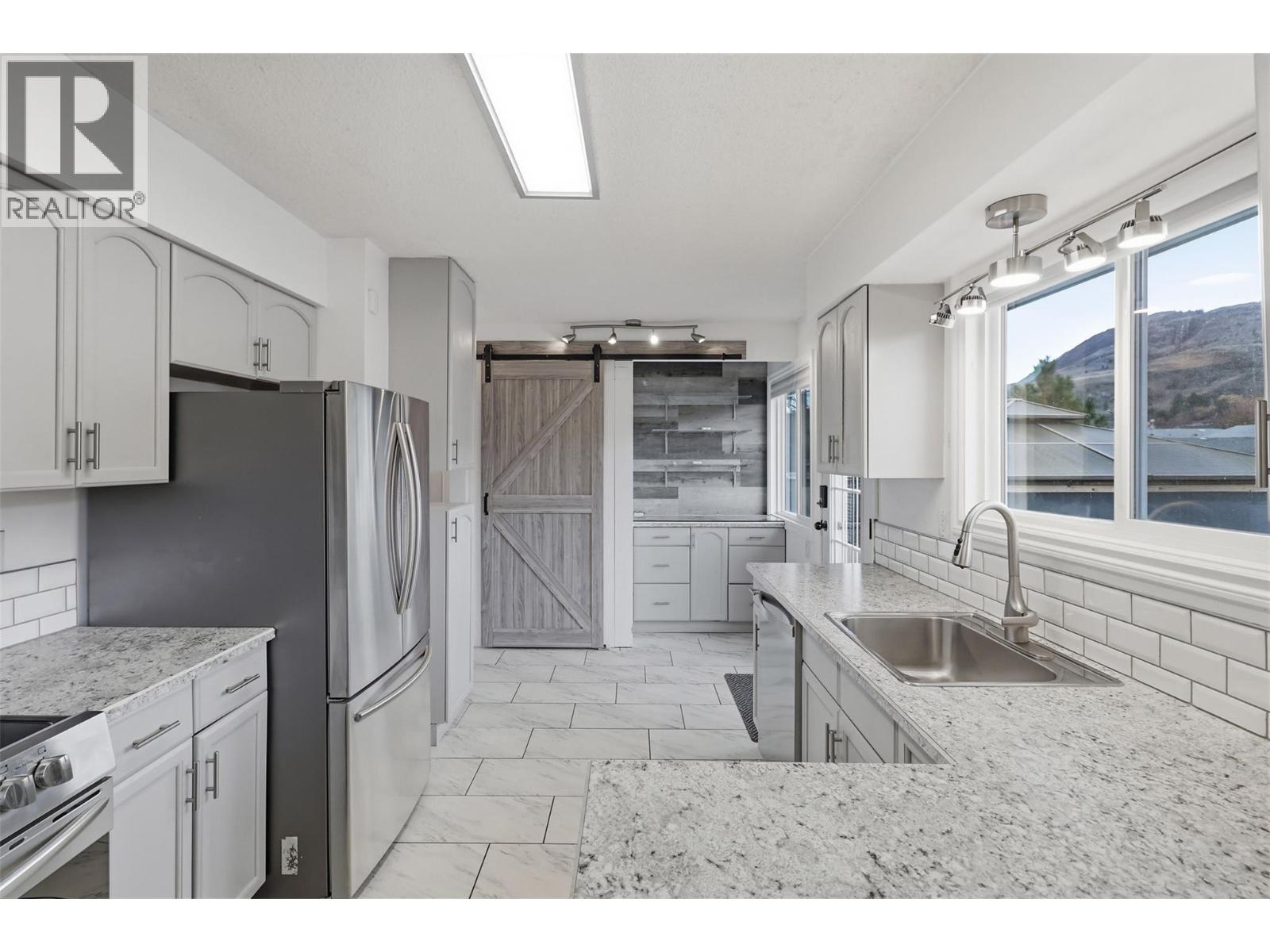 2548 Sandalwood Drive, Kamloops, British Columbia  V2B 6V4 - Photo 15 - 10377607