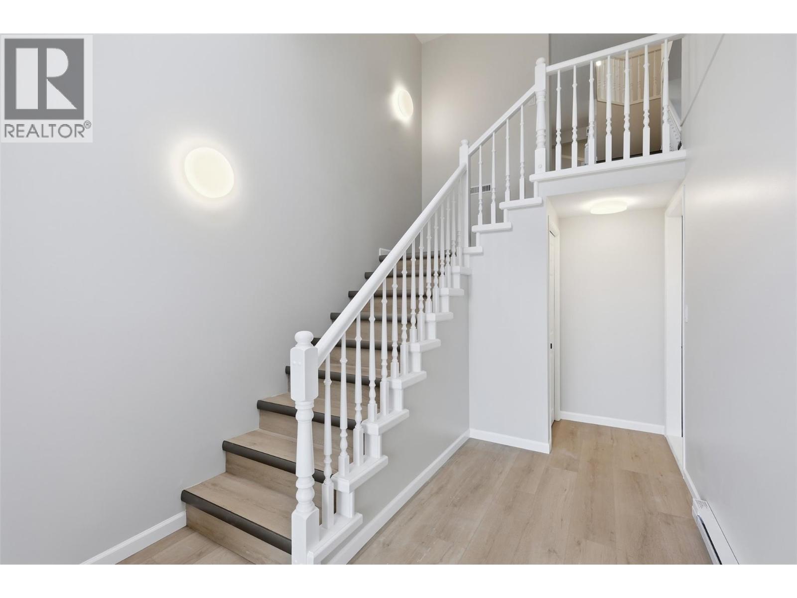 415 Waddington Drive, Kamloops, British Columbia  V2E 1S3 - Photo 3 - 10376551