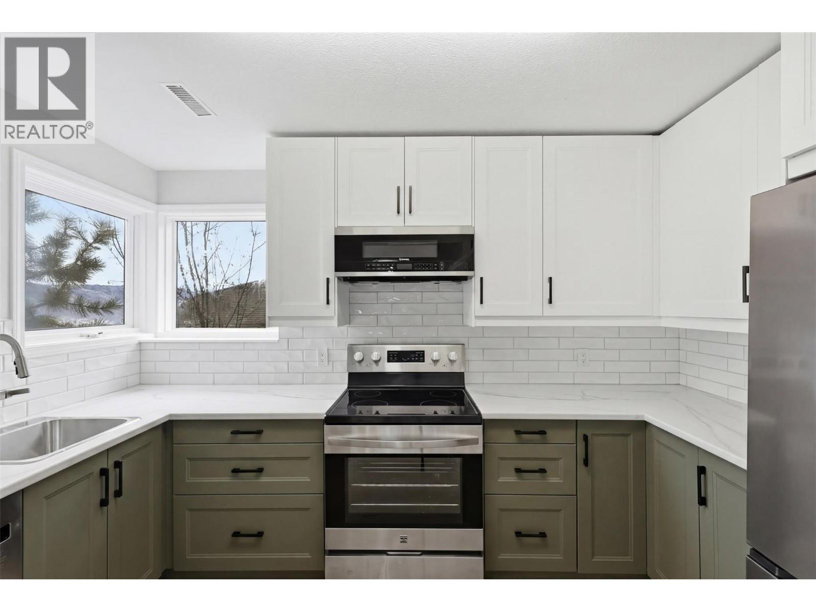 415 Waddington Drive, Kamloops, British Columbia  V2E 1S3 - Photo 5 - 10376551