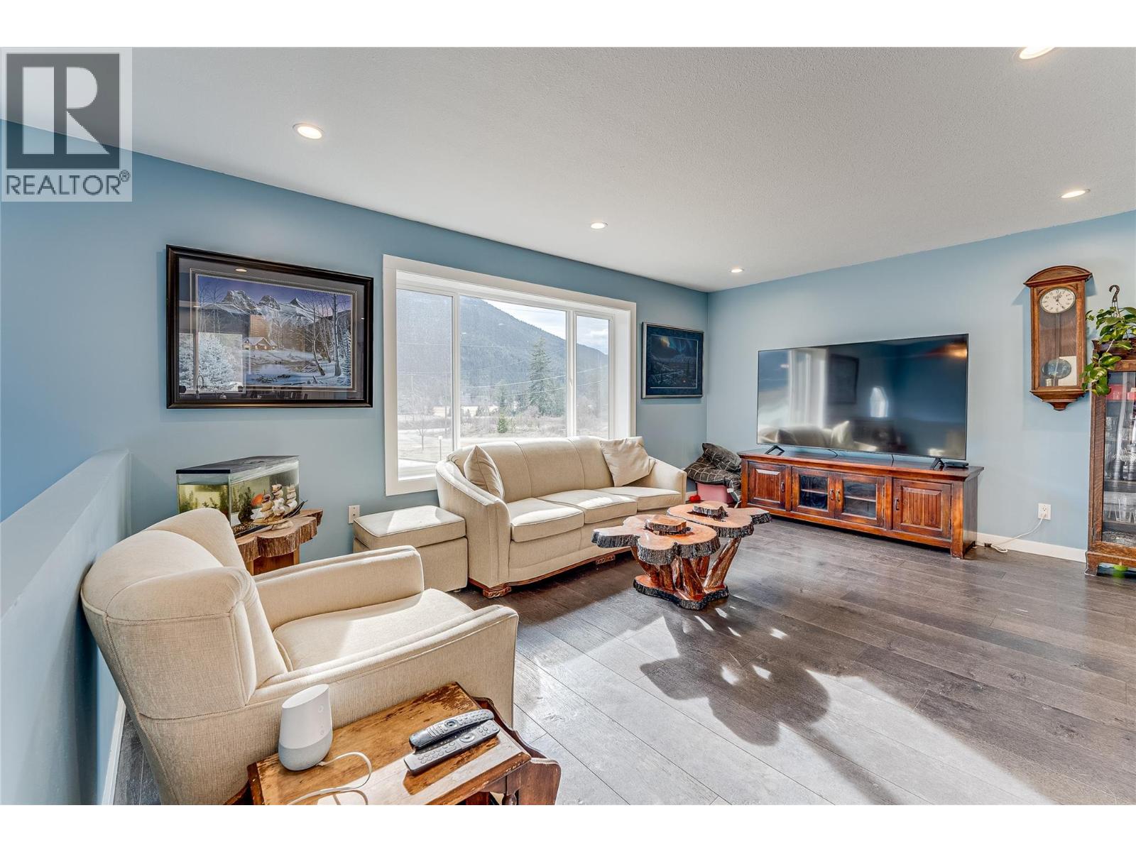 5876 Westwynd Drive, Falkland, British Columbia  V0E 1W0 - Photo 8 - 10377189