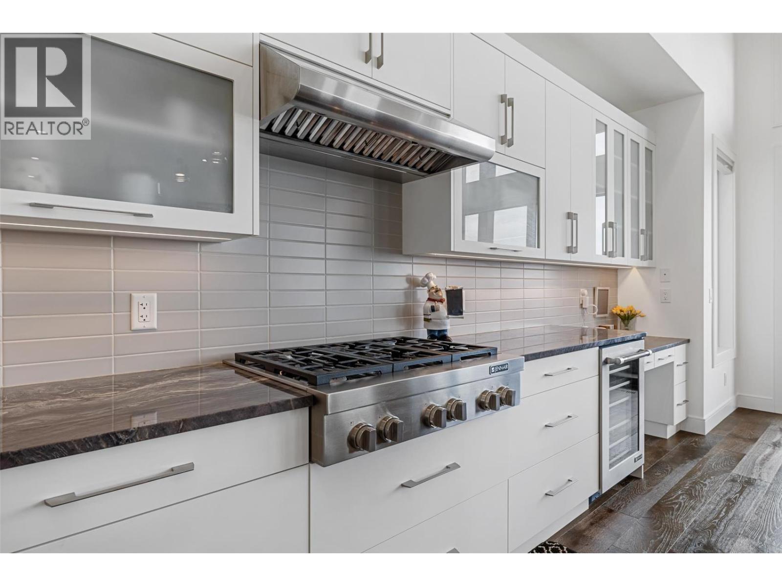 5576 Upper Mission Drive, Kelowna, British Columbia  V1W 5M4 - Photo 17 - 10377590