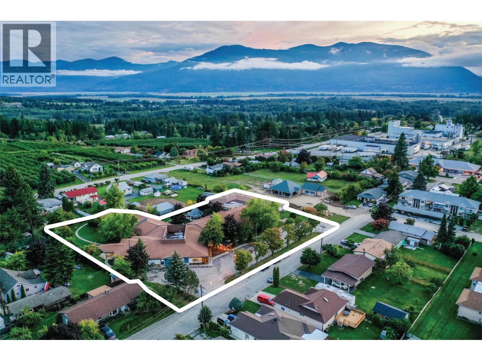 1909 Ash Street, Creston, British Columbia  V0B 1G5 - Photo 1 - 10377636