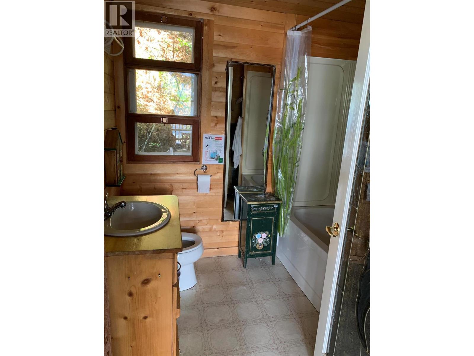 28 Simard Road, Mabel Lake, British Columbia  V0E 1V5 - Photo 15 - 10377603