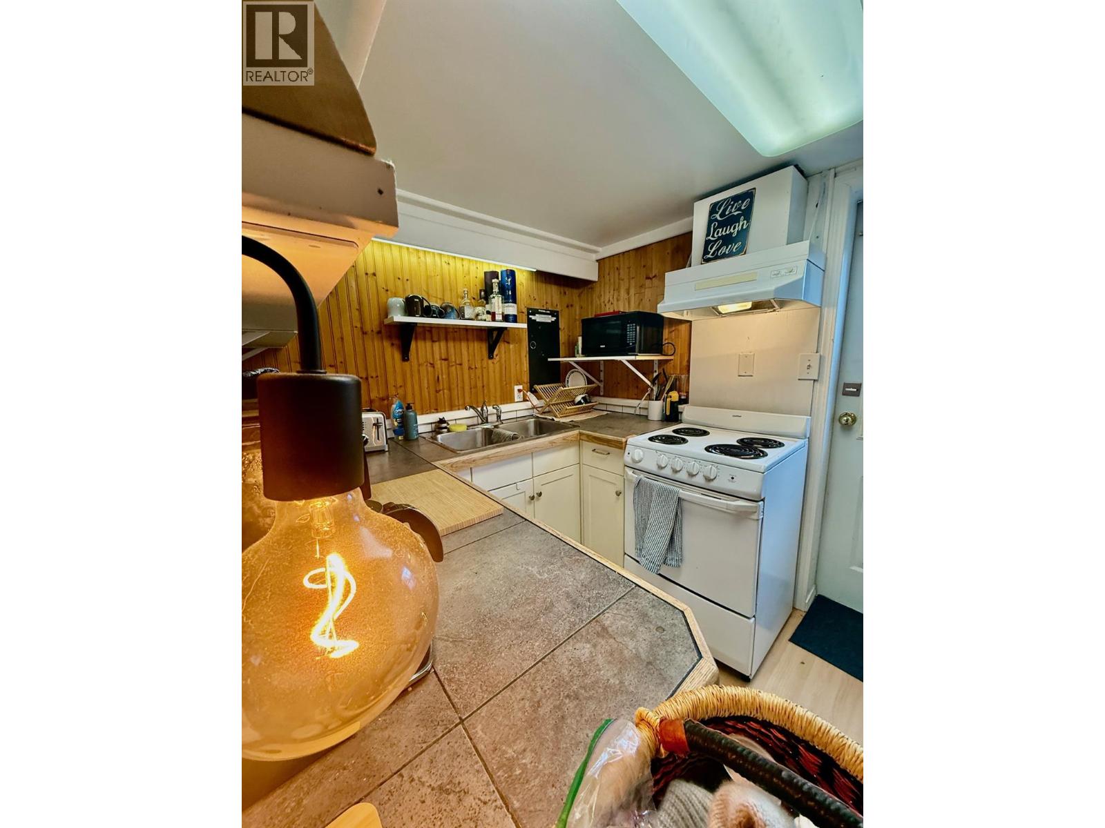 209 6th Avenue, Castlegar, British Columbia  V1N 1T1 - Photo 13 - 10377511