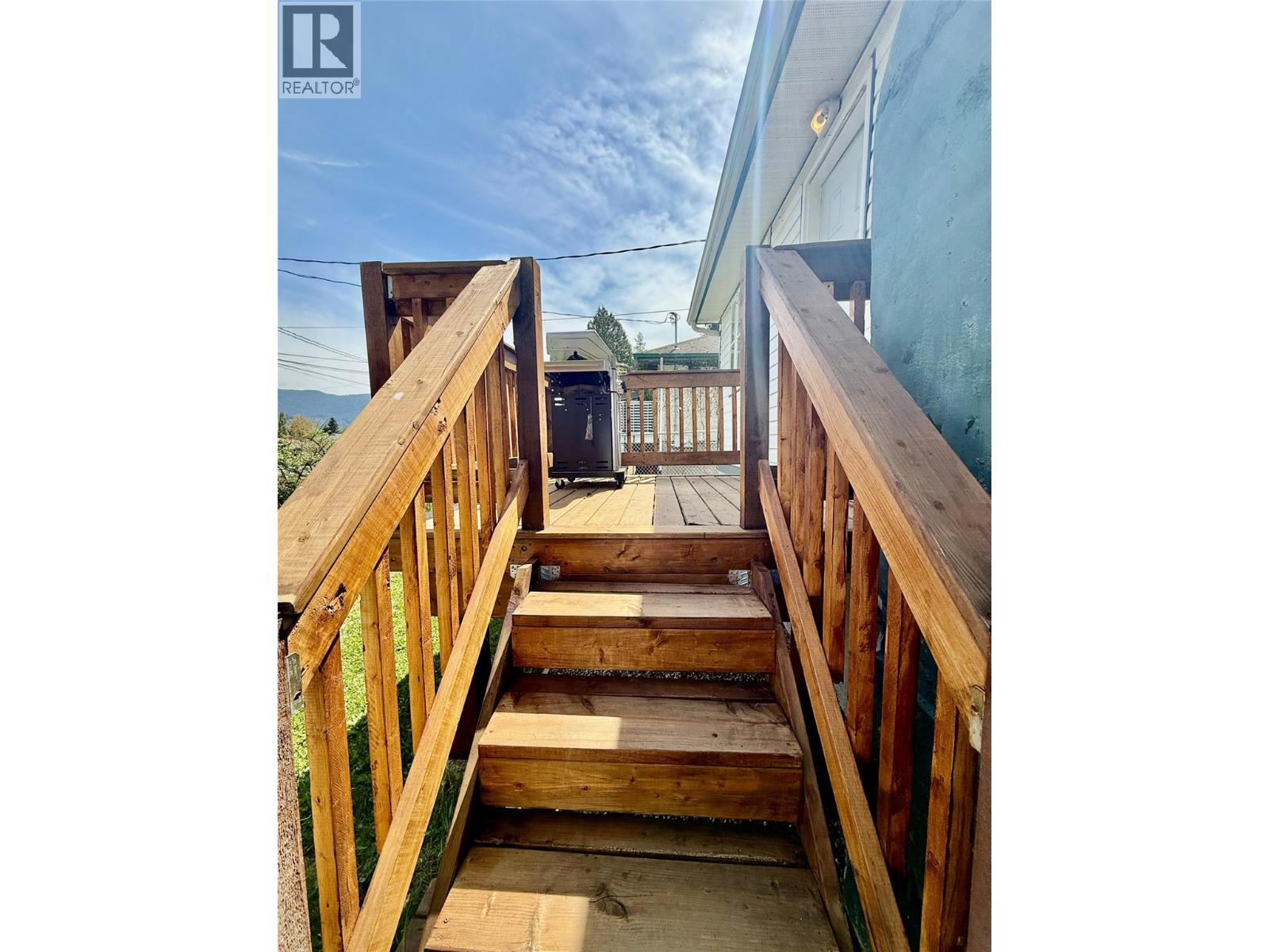 209 6th Avenue, Castlegar, British Columbia  V1N 1T1 - Photo 32 - 10377511
