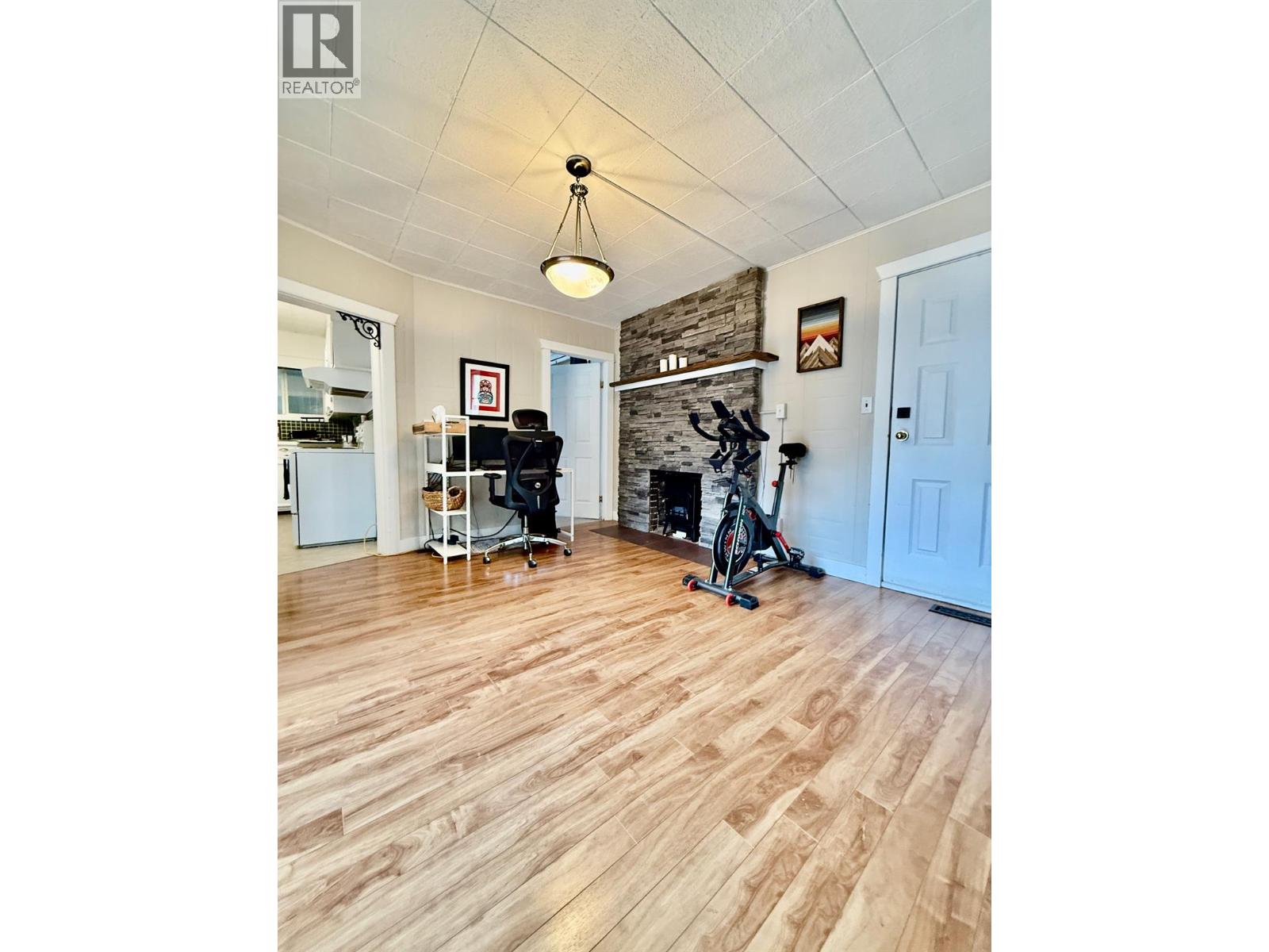 209 6th Avenue, Castlegar, British Columbia  V1N 1T1 - Photo 4 - 10377511