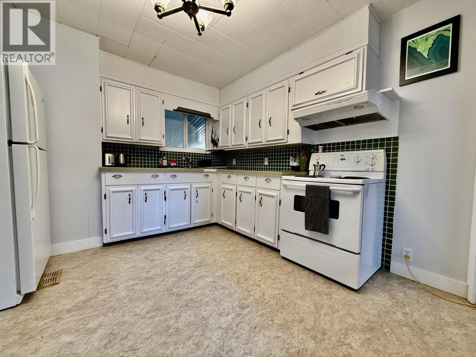 209 6th Avenue, Castlegar, British Columbia  V1N 1T1 - Photo 6 - 10377511