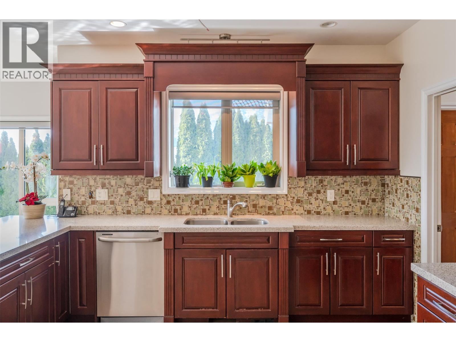 1095 Fairview Road, Oliver, British Columbia  V0H 1T1 - Photo 12 - 10377683