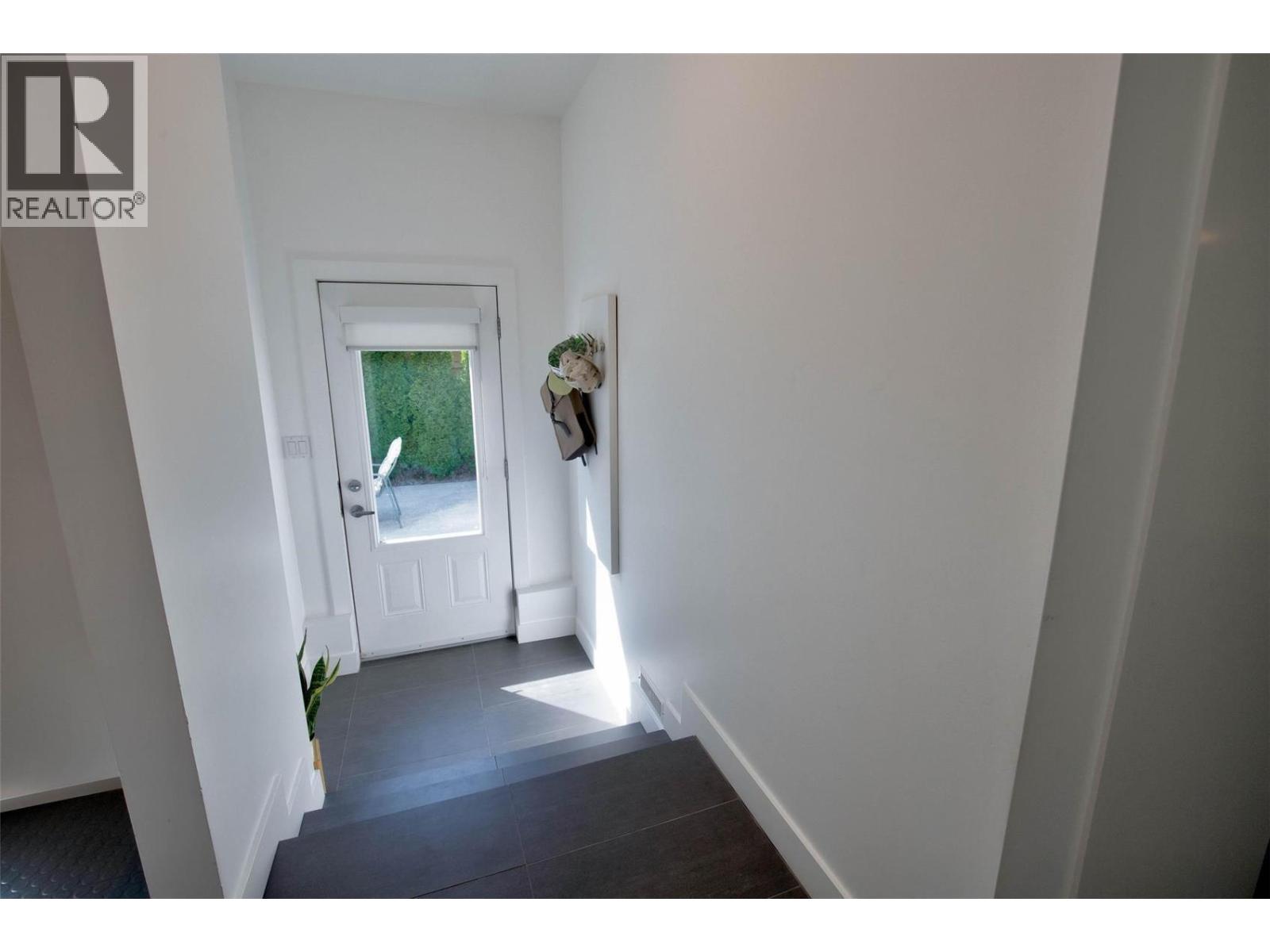 751 + 753 Martin Avenue N, Kelowna, British Columbia  V1Y 6V4 - Photo 15 - 10376138