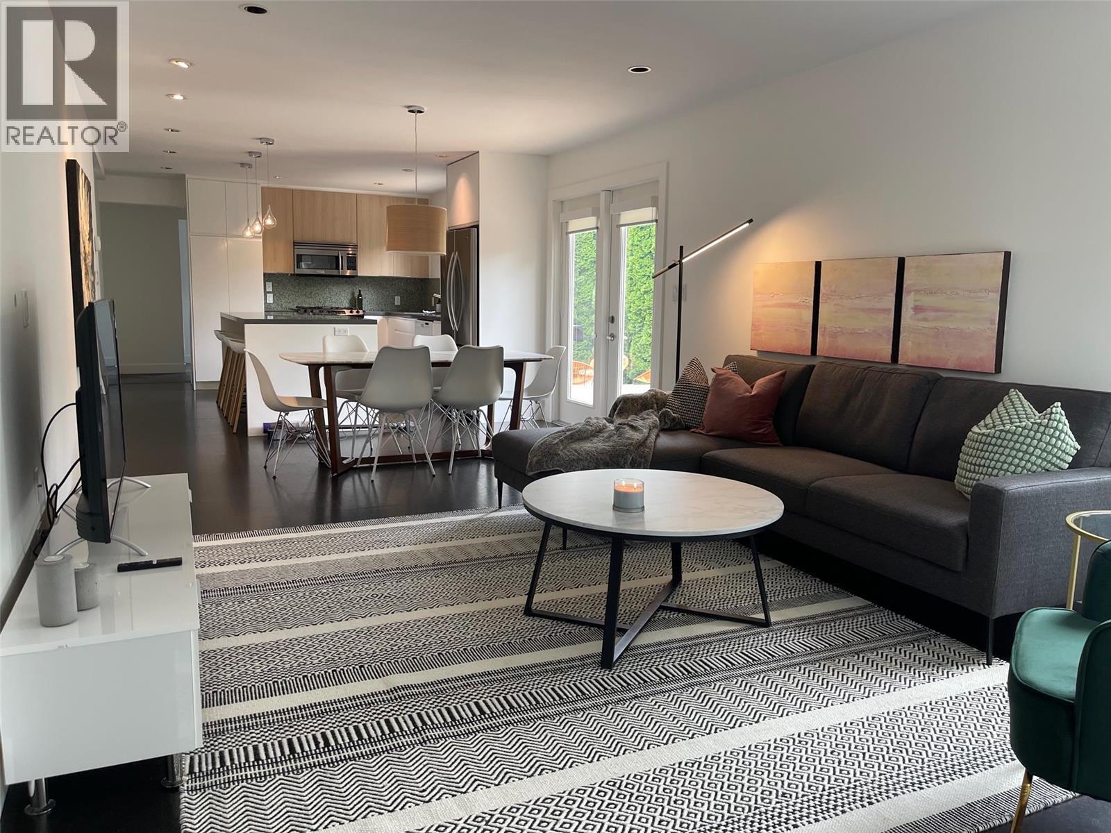 751 + 753 Martin Avenue N, Kelowna, British Columbia  V1Y 6V4 - Photo 2 - 10376138