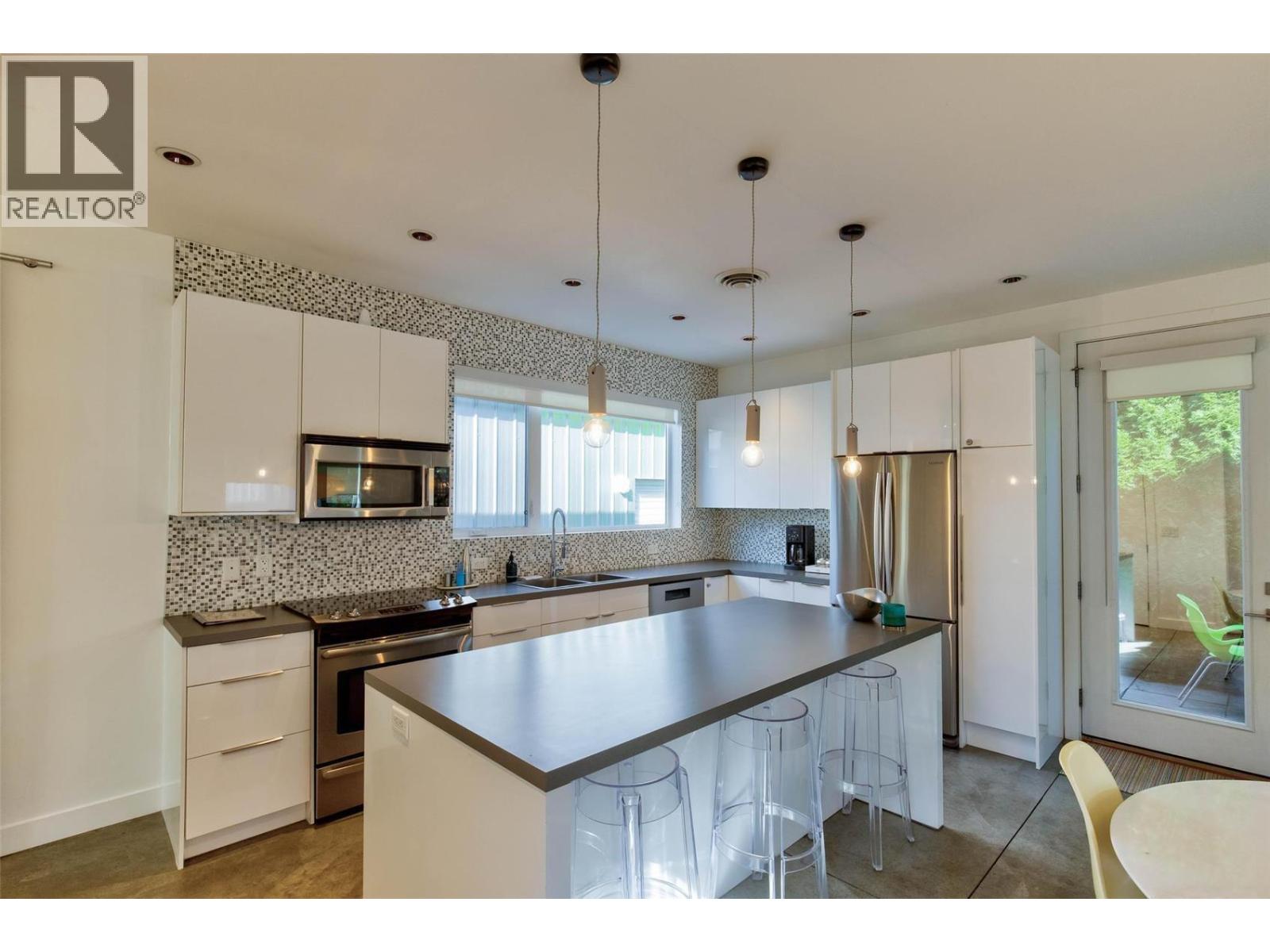 751 + 753 Martin Avenue N, Kelowna, British Columbia  V1Y 6V4 - Photo 27 - 10376138