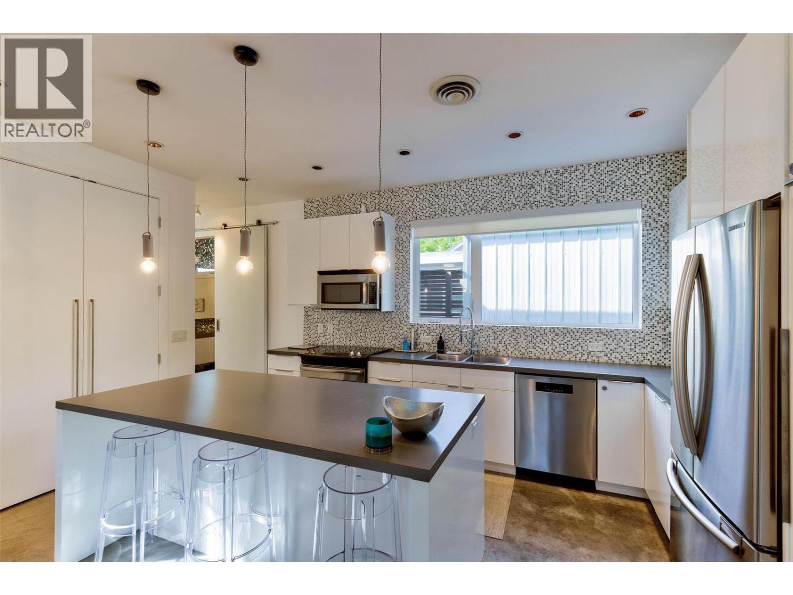 751 + 753 Martin Avenue N, Kelowna, British Columbia  V1Y 6V4 - Photo 29 - 10376138