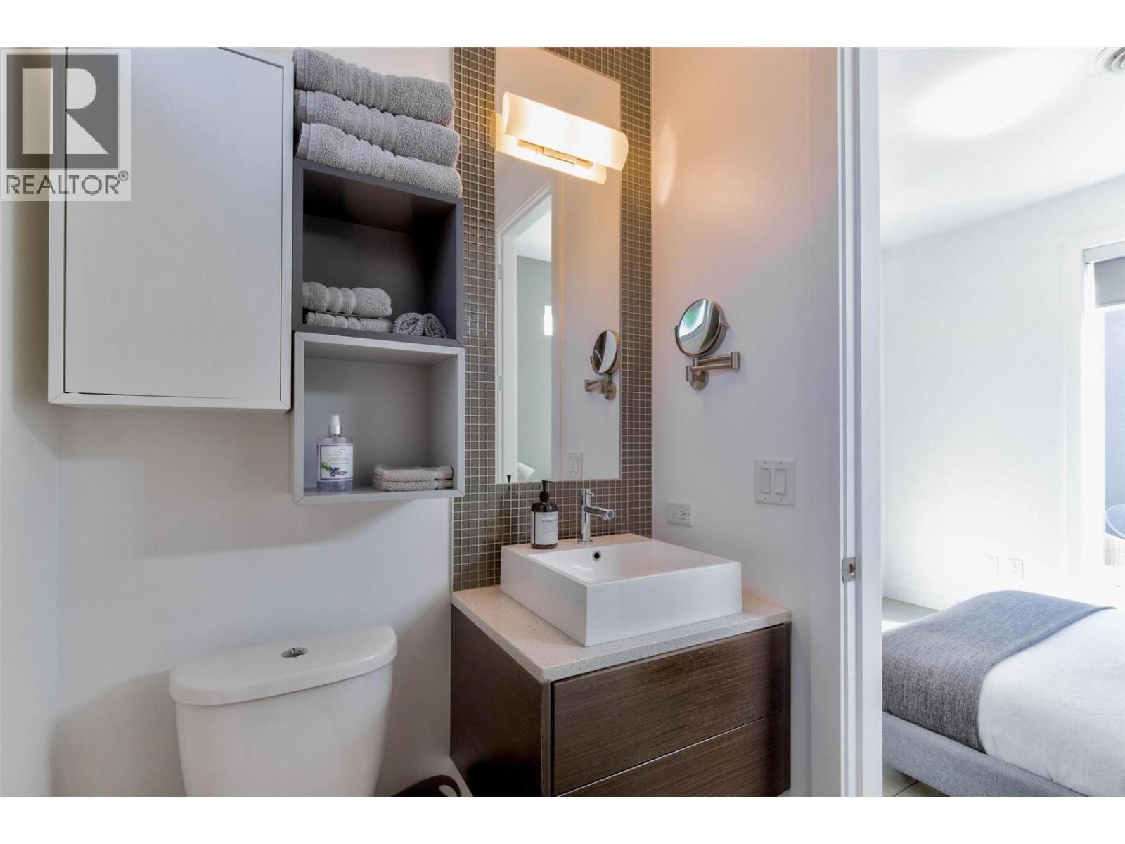 751 + 753 Martin Avenue N, Kelowna, British Columbia  V1Y 6V4 - Photo 32 - 10376138
