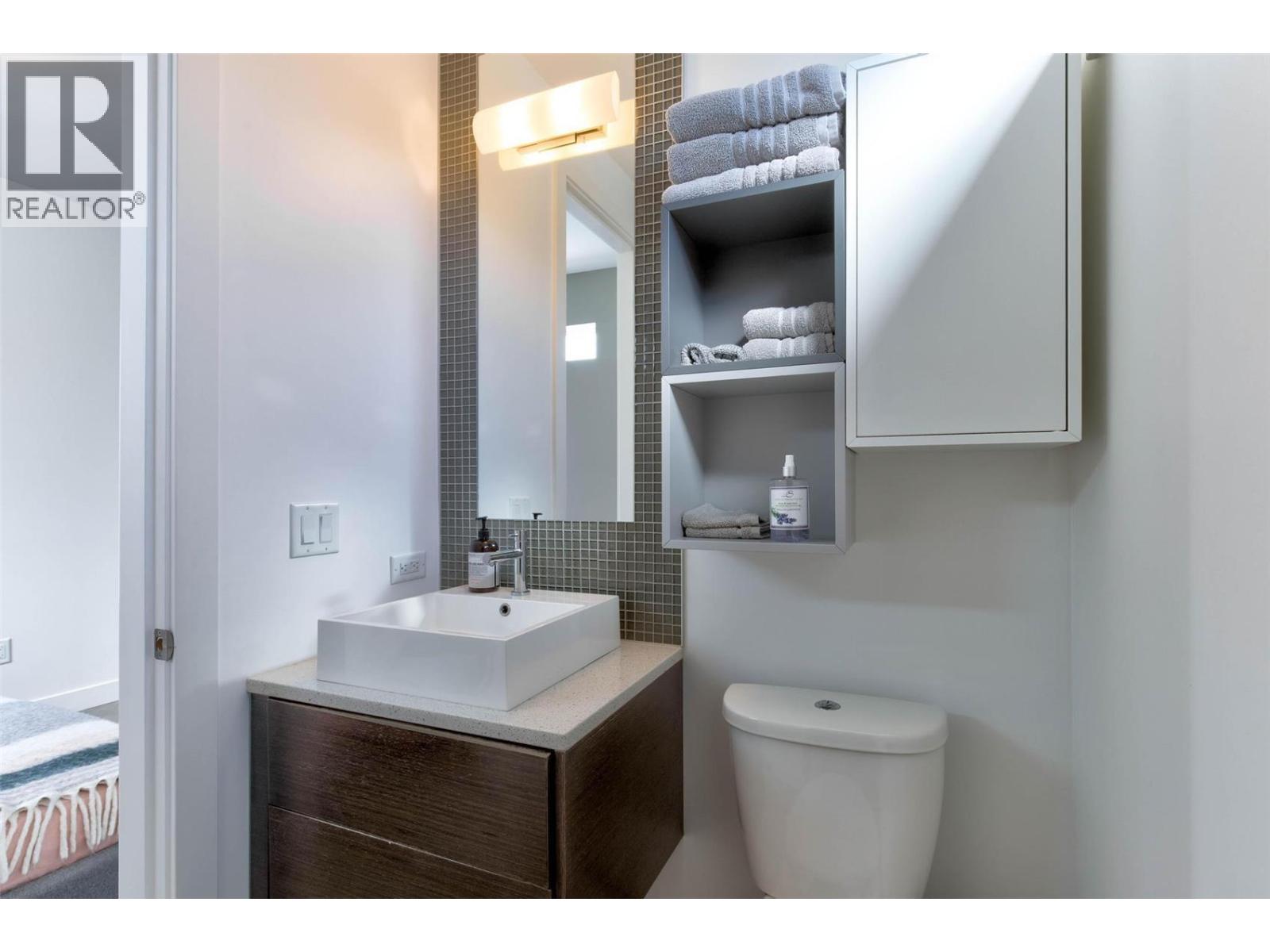751 + 753 Martin Avenue N, Kelowna, British Columbia  V1Y 6V4 - Photo 35 - 10376138
