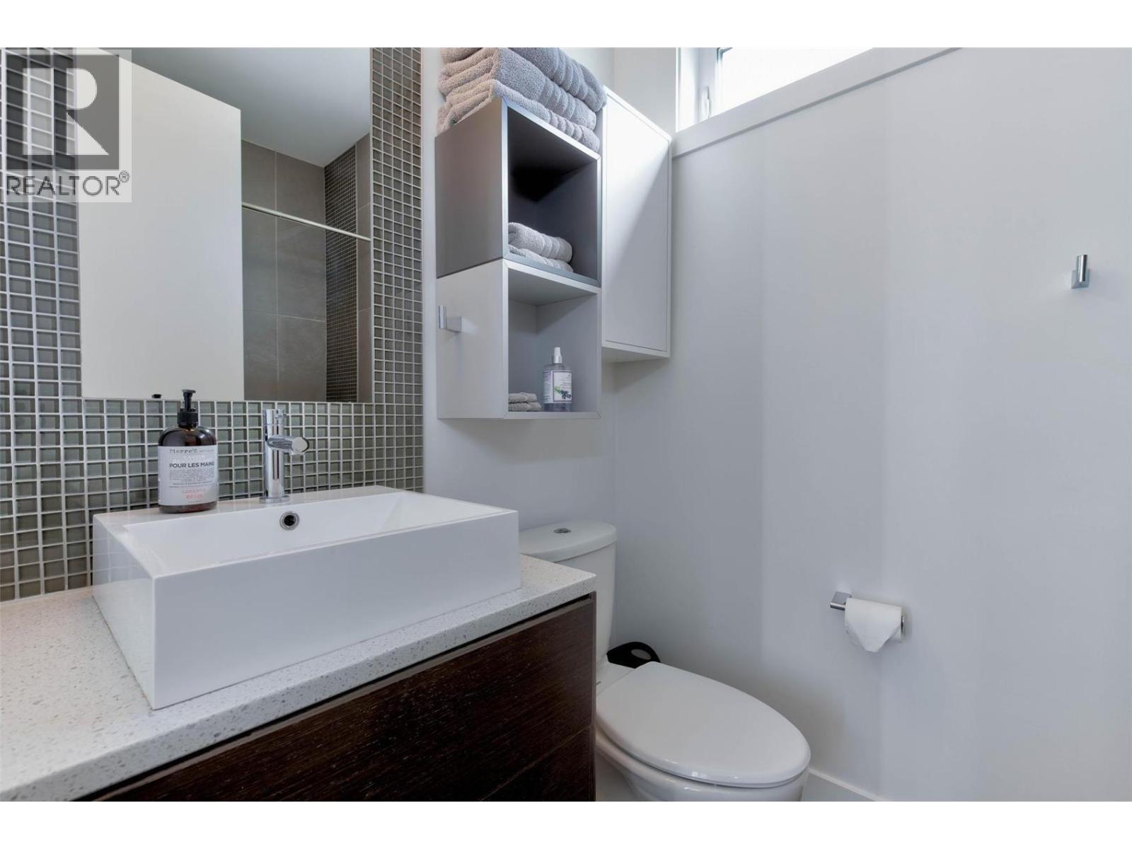 751 + 753 Martin Avenue N, Kelowna, British Columbia  V1Y 6V4 - Photo 36 - 10376138