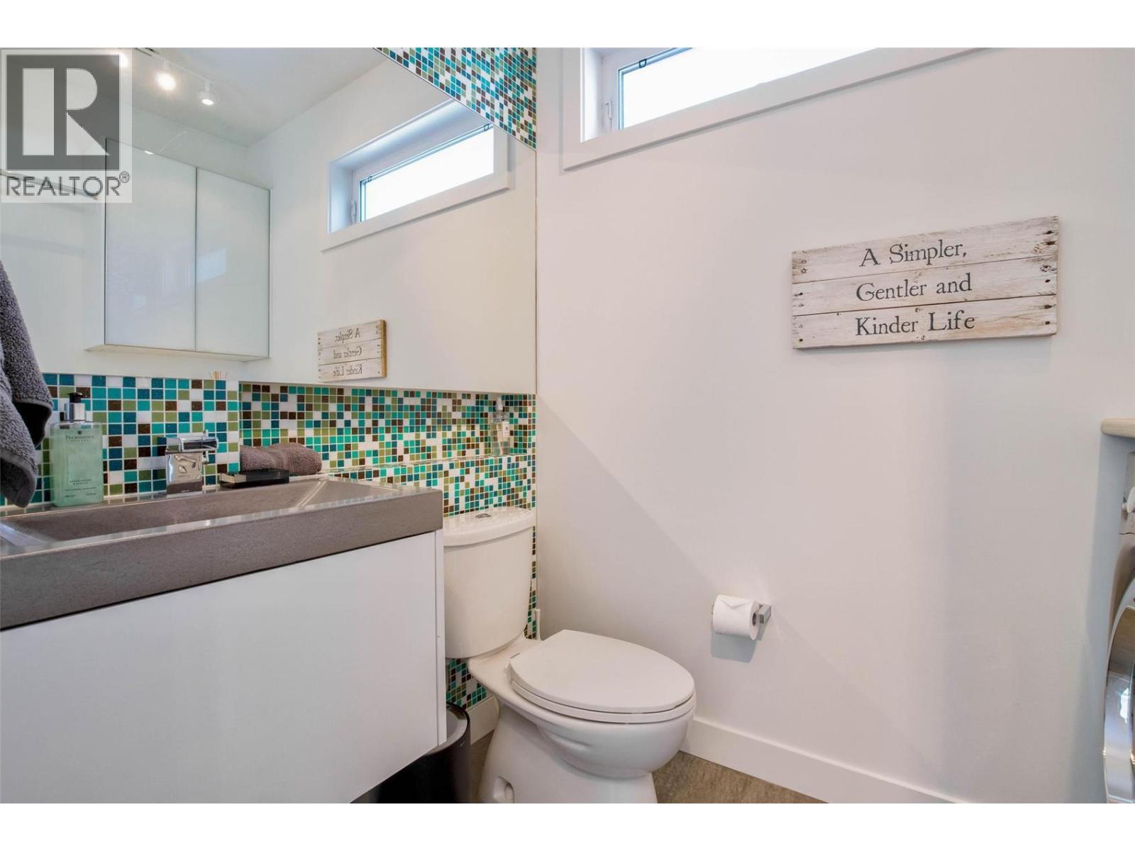 751 + 753 Martin Avenue N, Kelowna, British Columbia  V1Y 6V4 - Photo 39 - 10376138