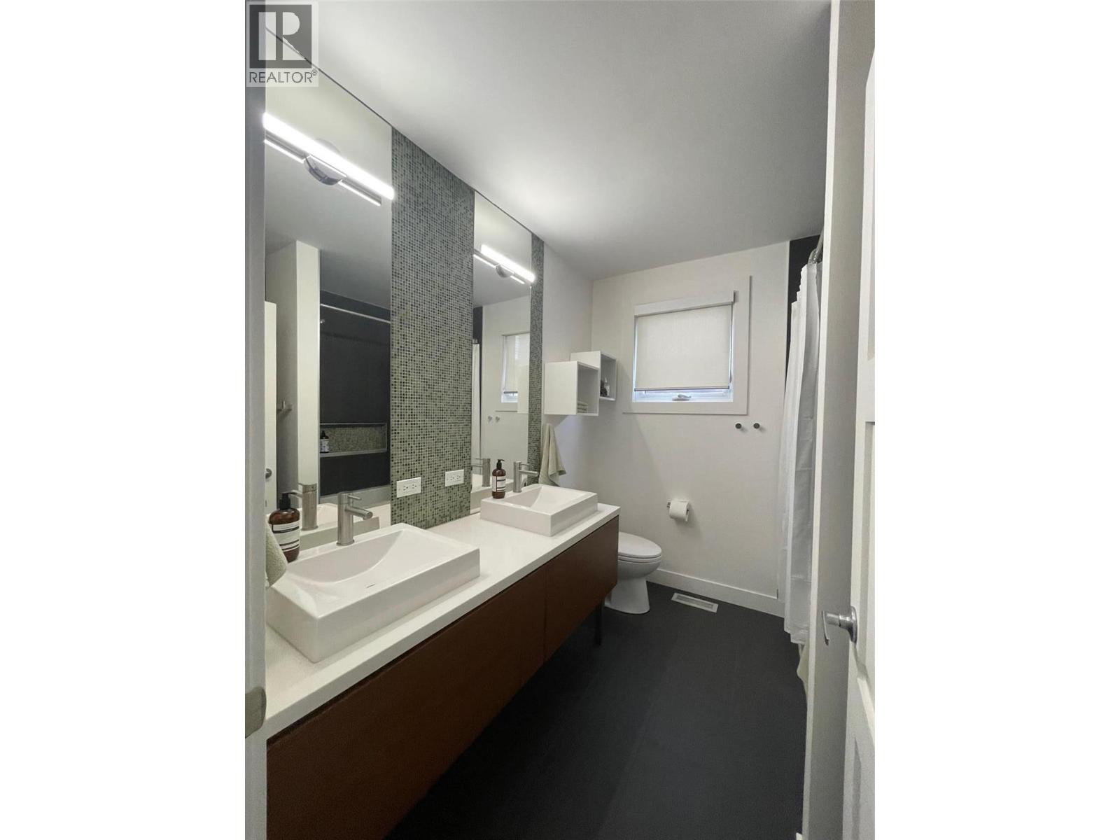 751 + 753 Martin Avenue N, Kelowna, British Columbia  V1Y 6V4 - Photo 8 - 10376138
