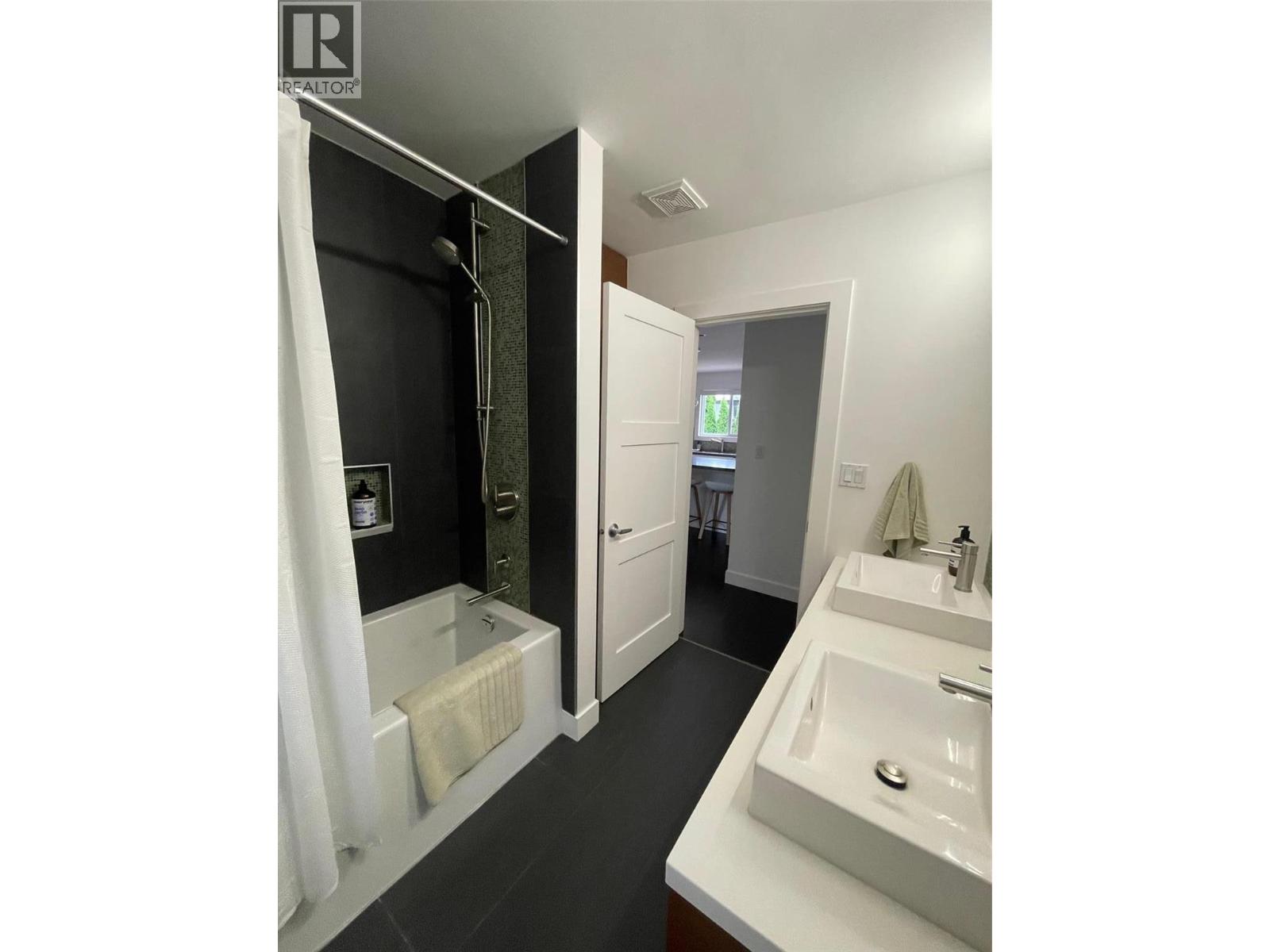 751 + 753 Martin Avenue N, Kelowna, British Columbia  V1Y 6V4 - Photo 9 - 10376138