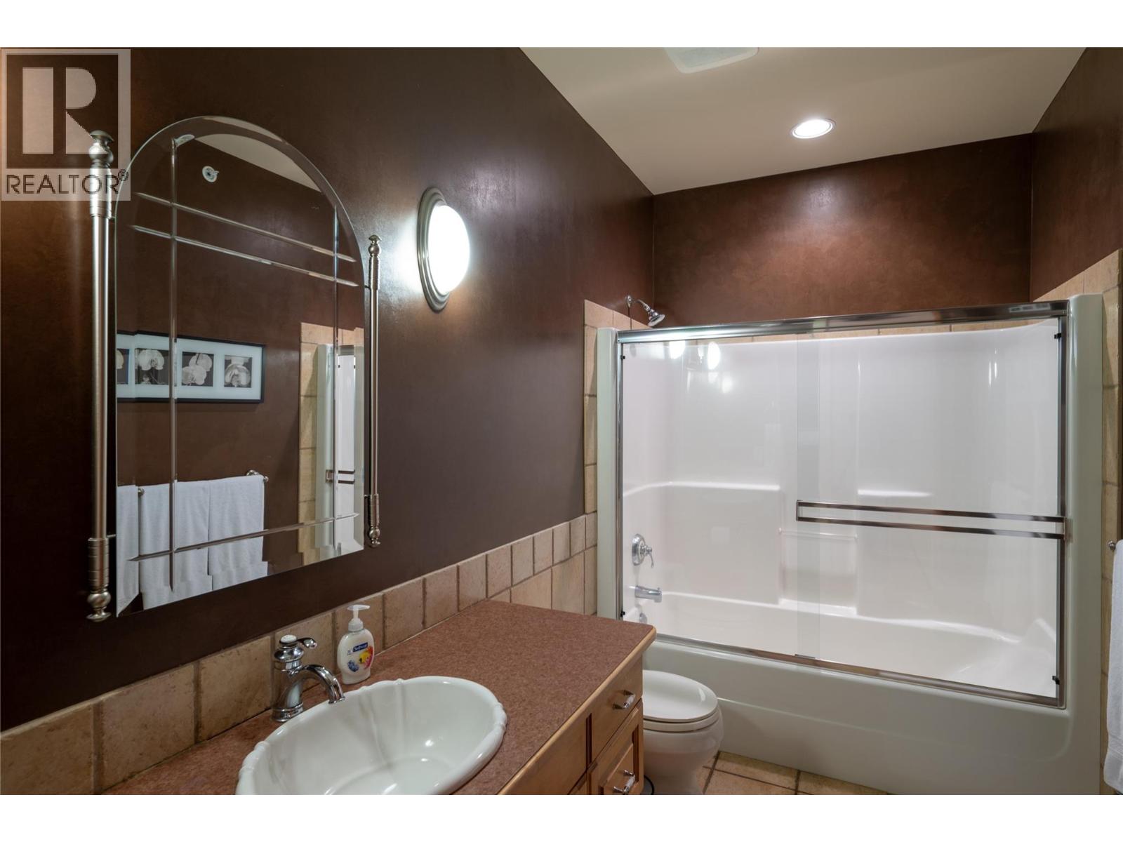 585 Coyote Drive, Kamloops, British Columbia  V2C 6T9 - Photo 18 - 10377606