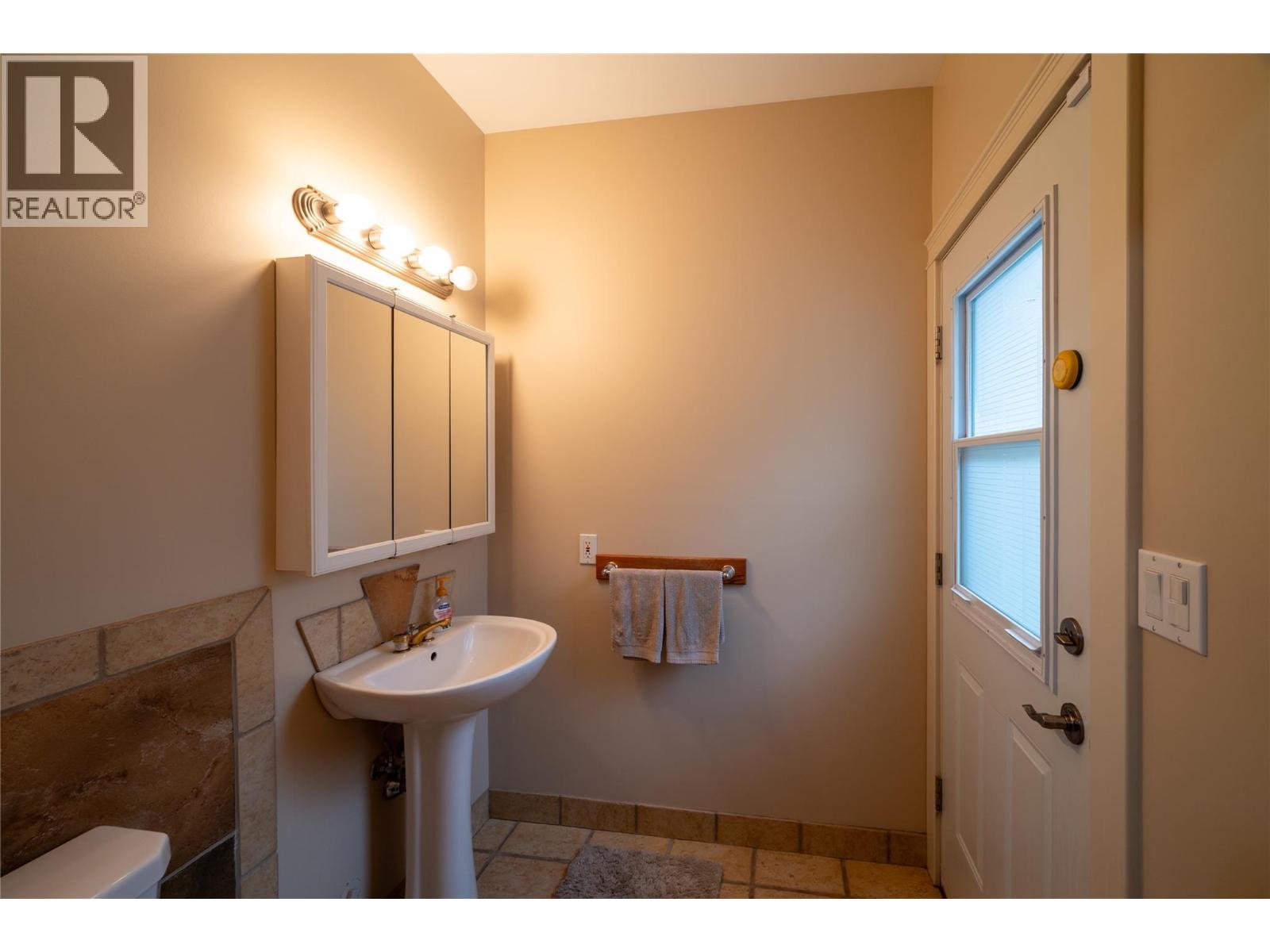 585 Coyote Drive, Kamloops, British Columbia  V2C 6T9 - Photo 23 - 10377606