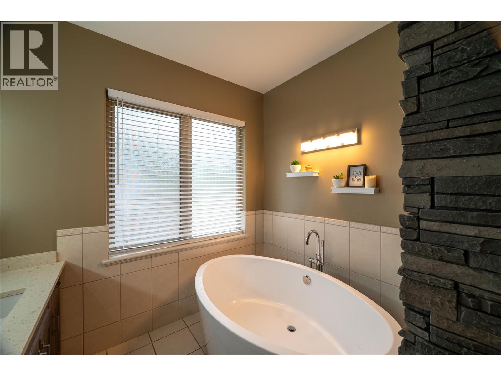 585 Coyote Drive, Kamloops, British Columbia  V2C 6T9 - Photo 33 - 10377606