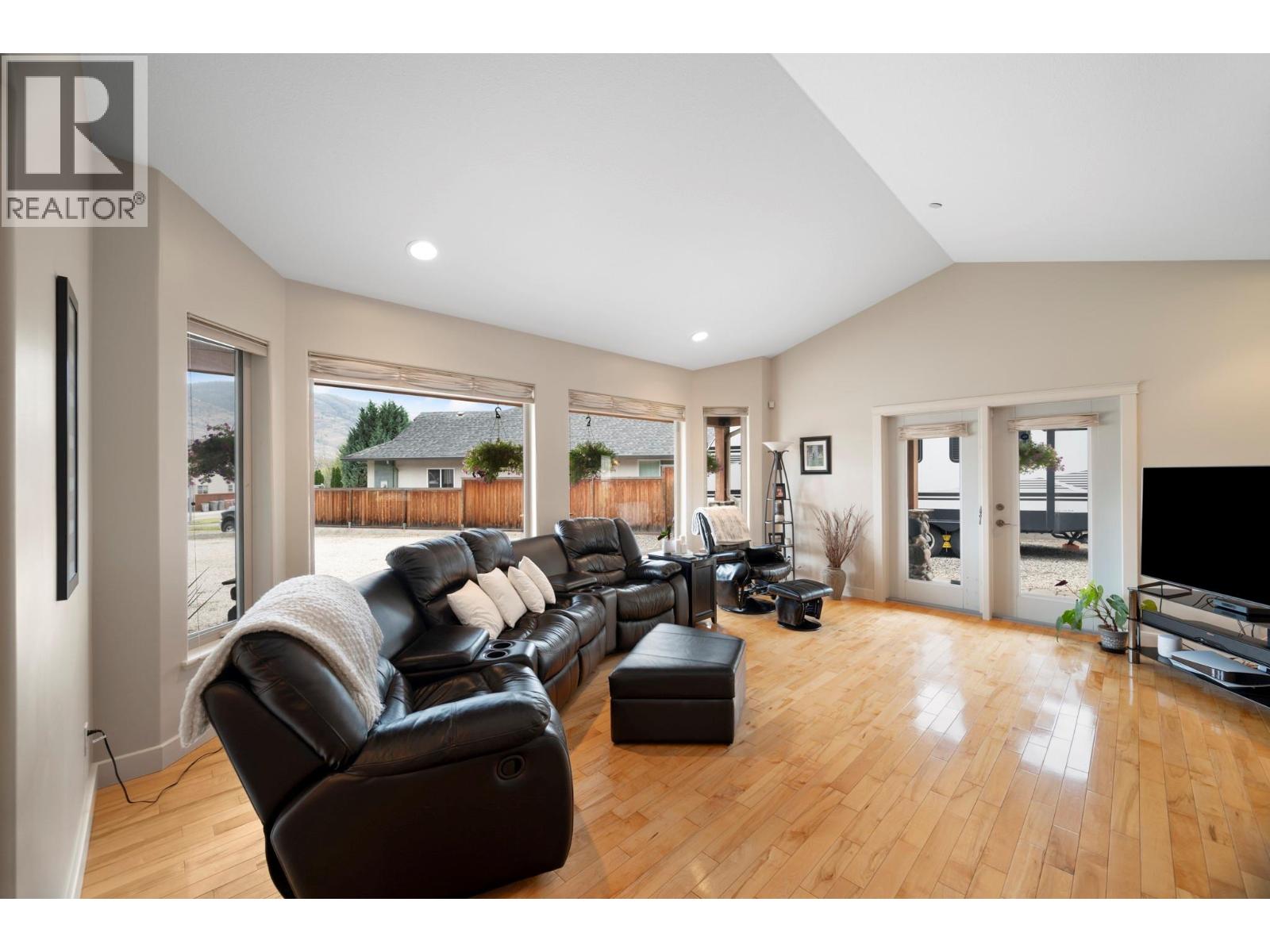 585 Coyote Drive, Kamloops, British Columbia  V2C 6T9 - Photo 6 - 10377606